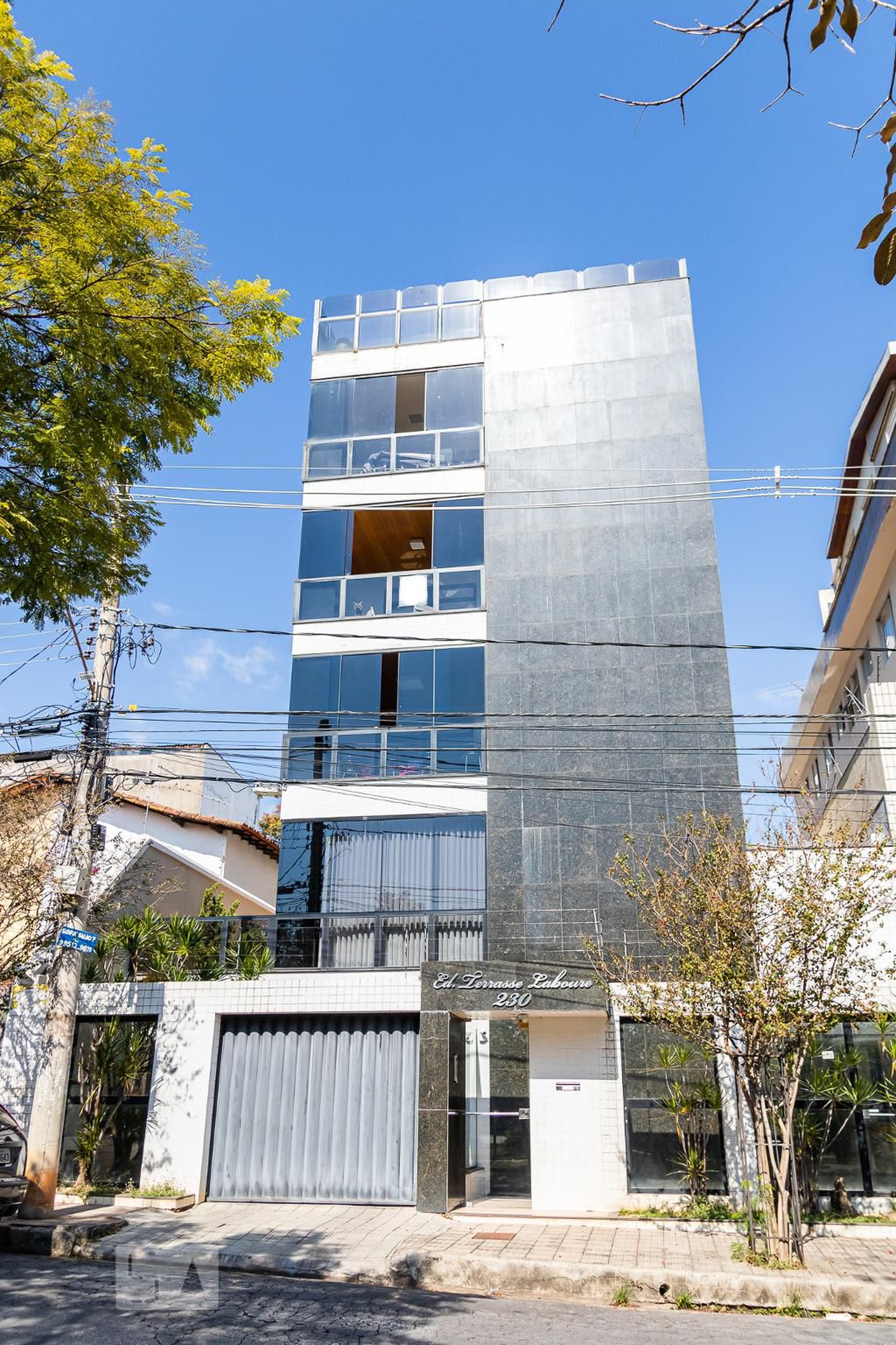 Fachada Condomínio em Rua Cyro Vaz de Melo, 230