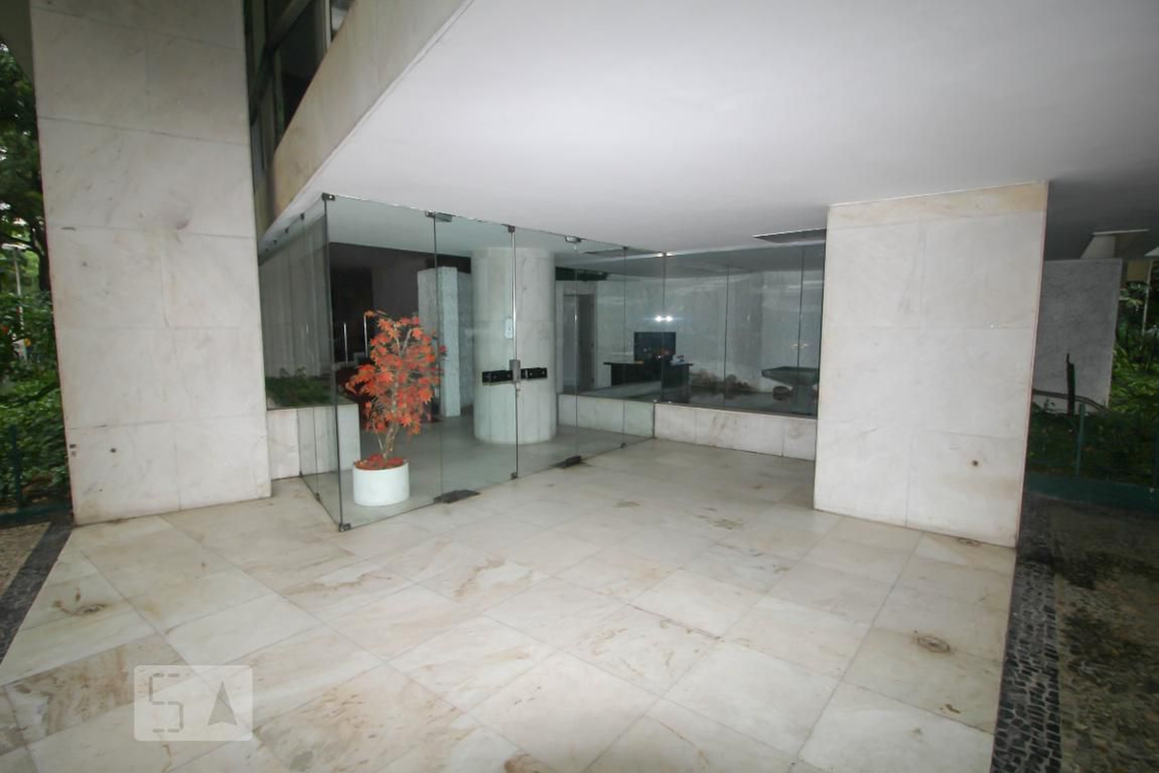 Entrada do Prédio - null