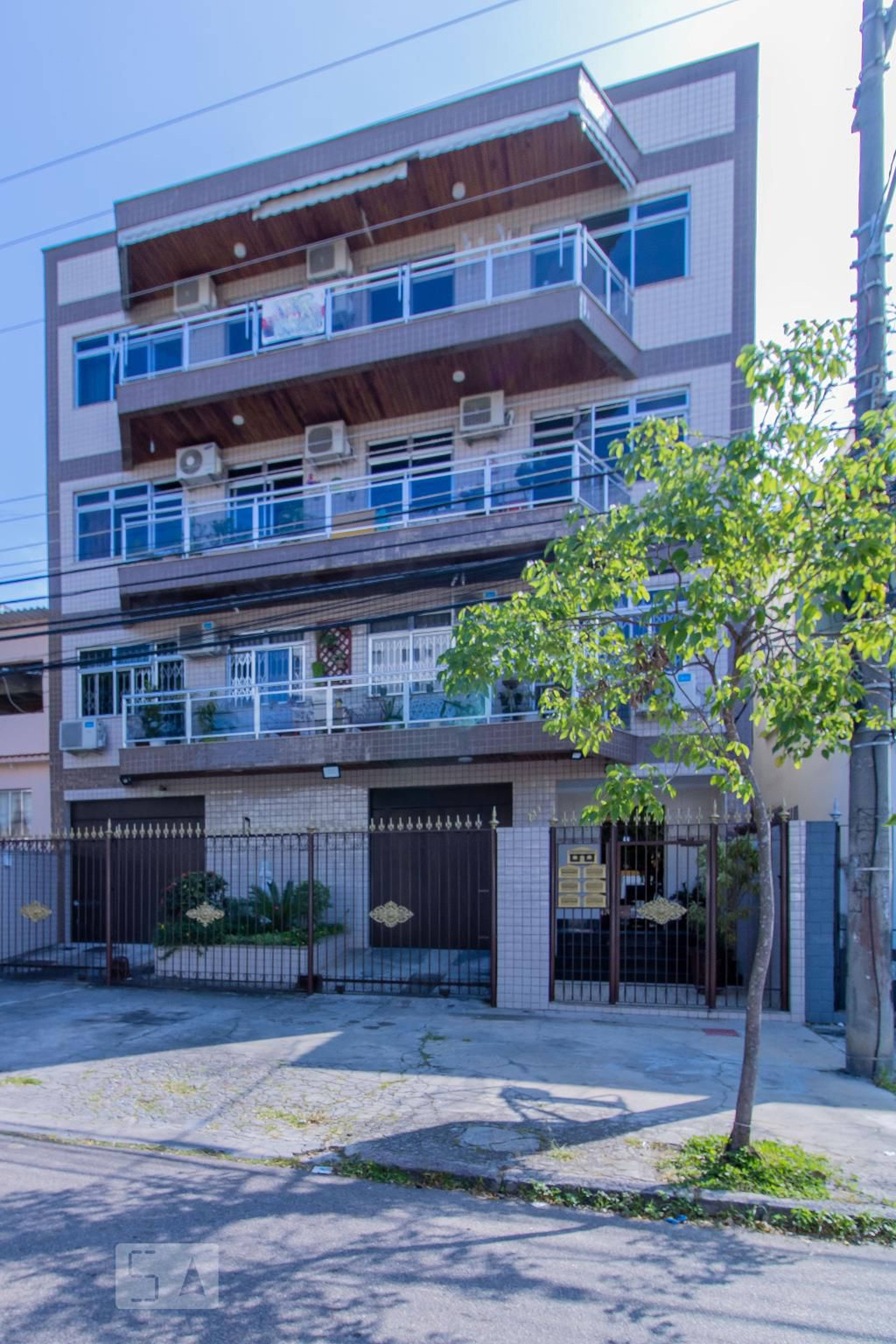 Fachada Condomínio em Rua Engenheiro Francelino Mota, 217