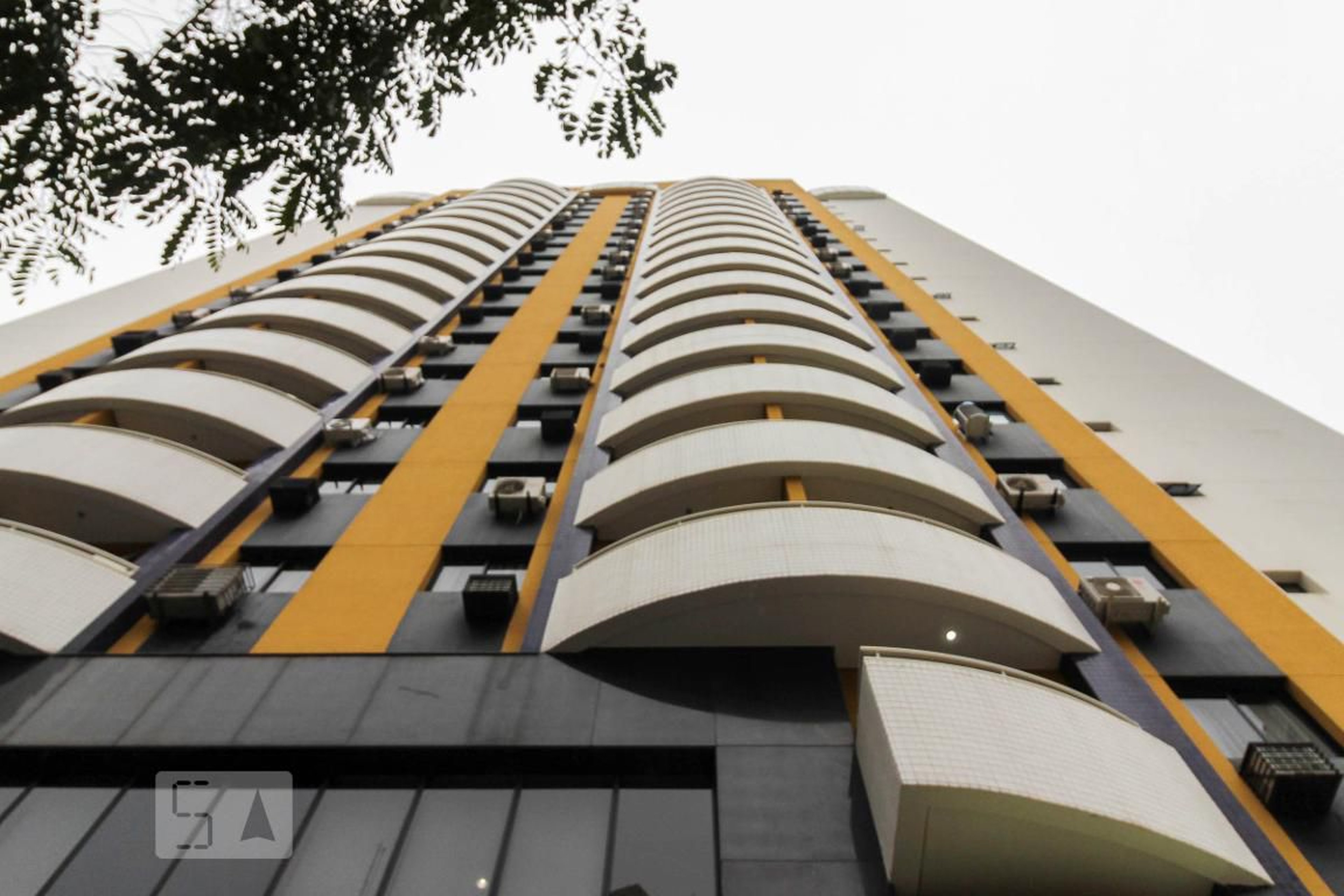 Fachada Condomínio em Rua Tuim, 26