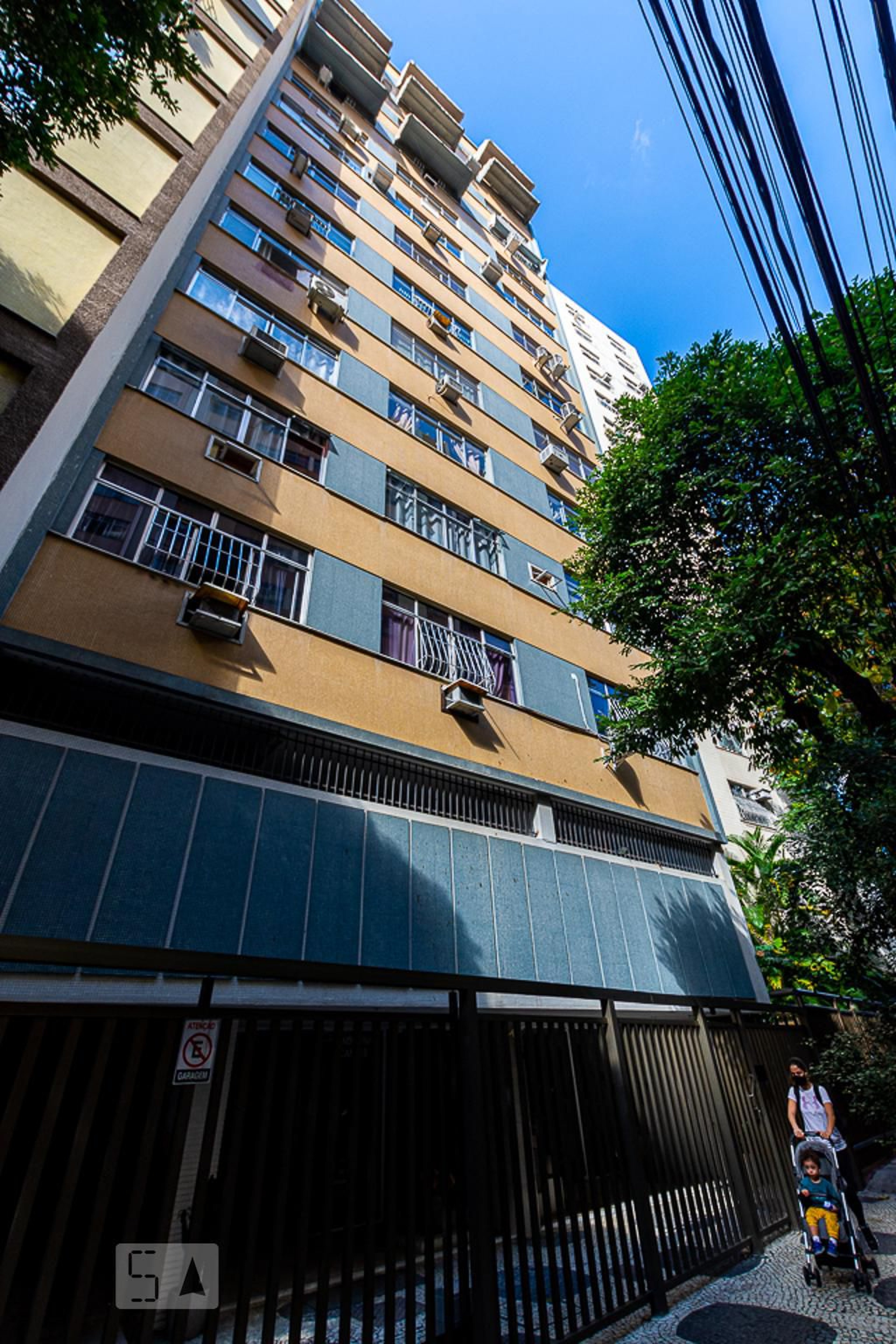 Entrada Condomínio em Rua Otávio Carneiro, 116