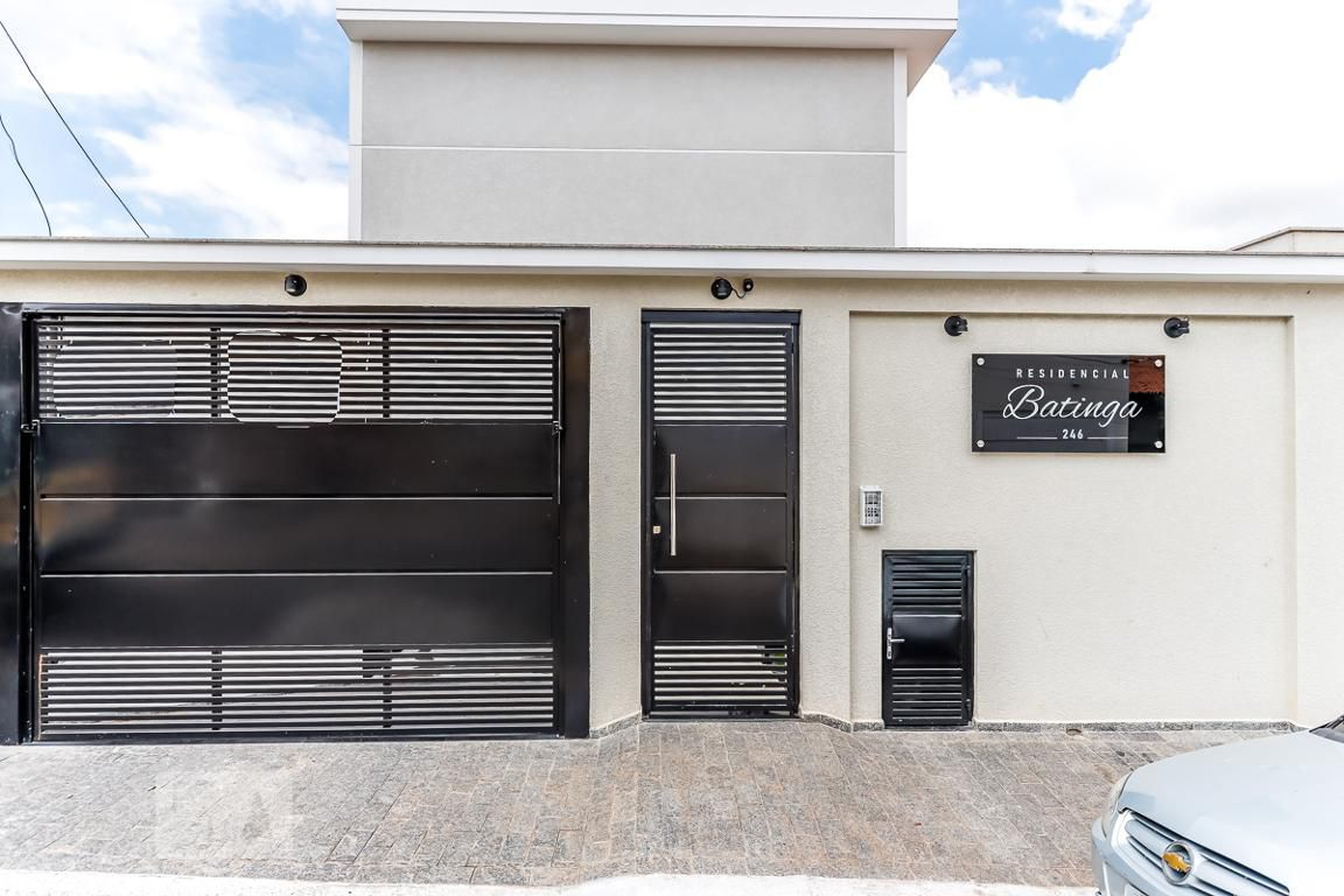 Fachada Condomínio em Rua Batinga, 245