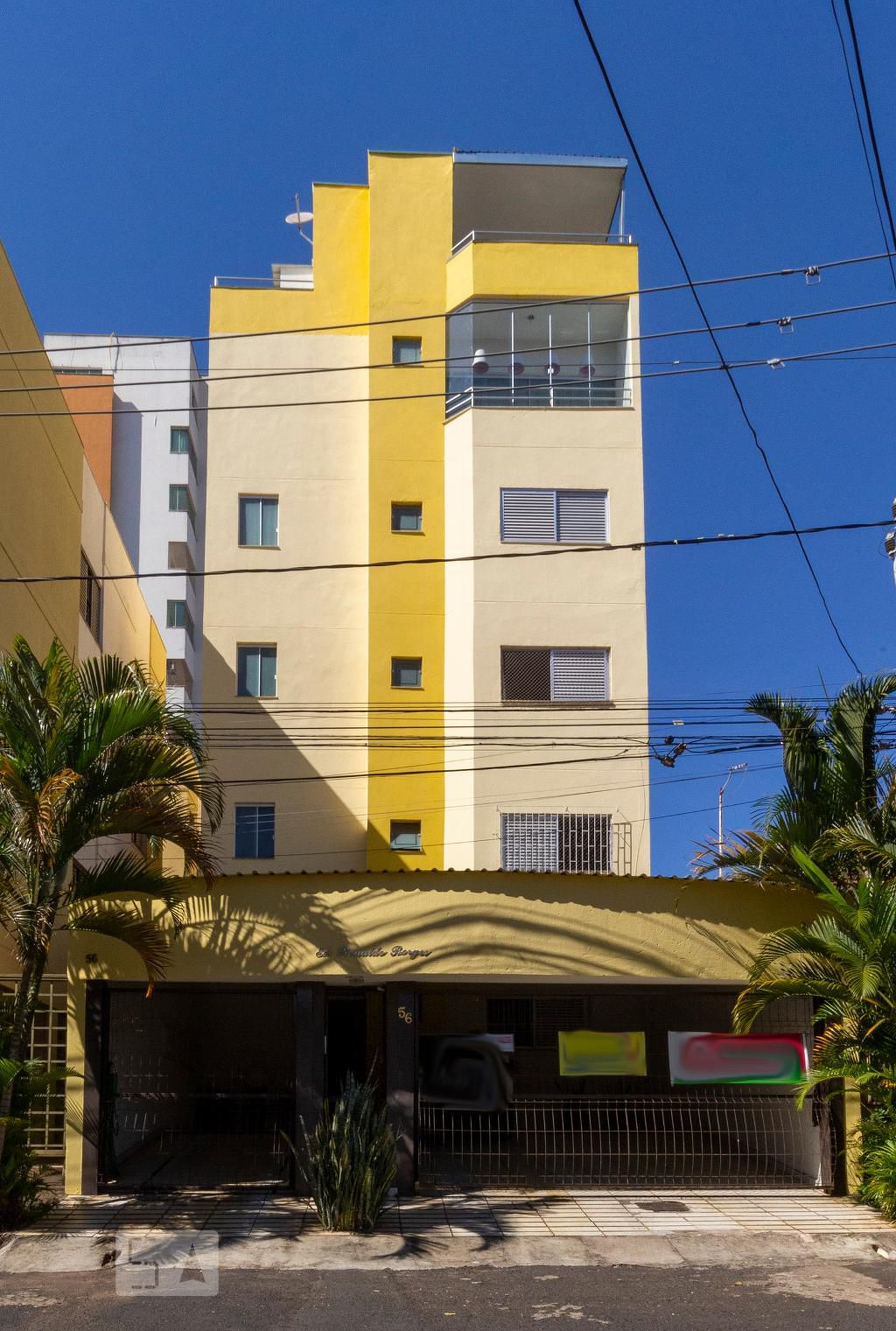 Fachada Condomínio em Avenida Divino Lucas Martins, 56