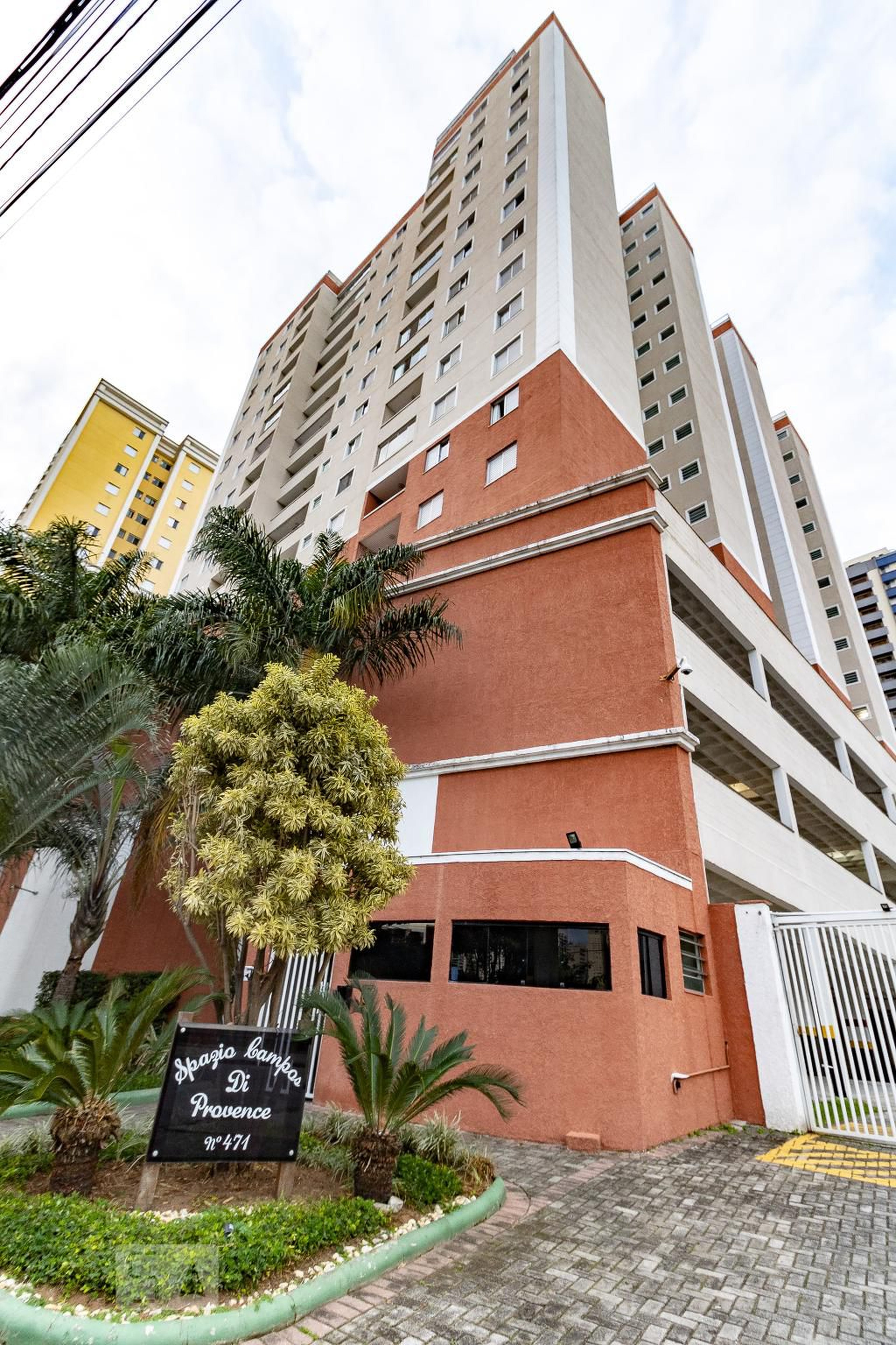 Fachada do Condomínio Condomínio Spazio Campos de Provence