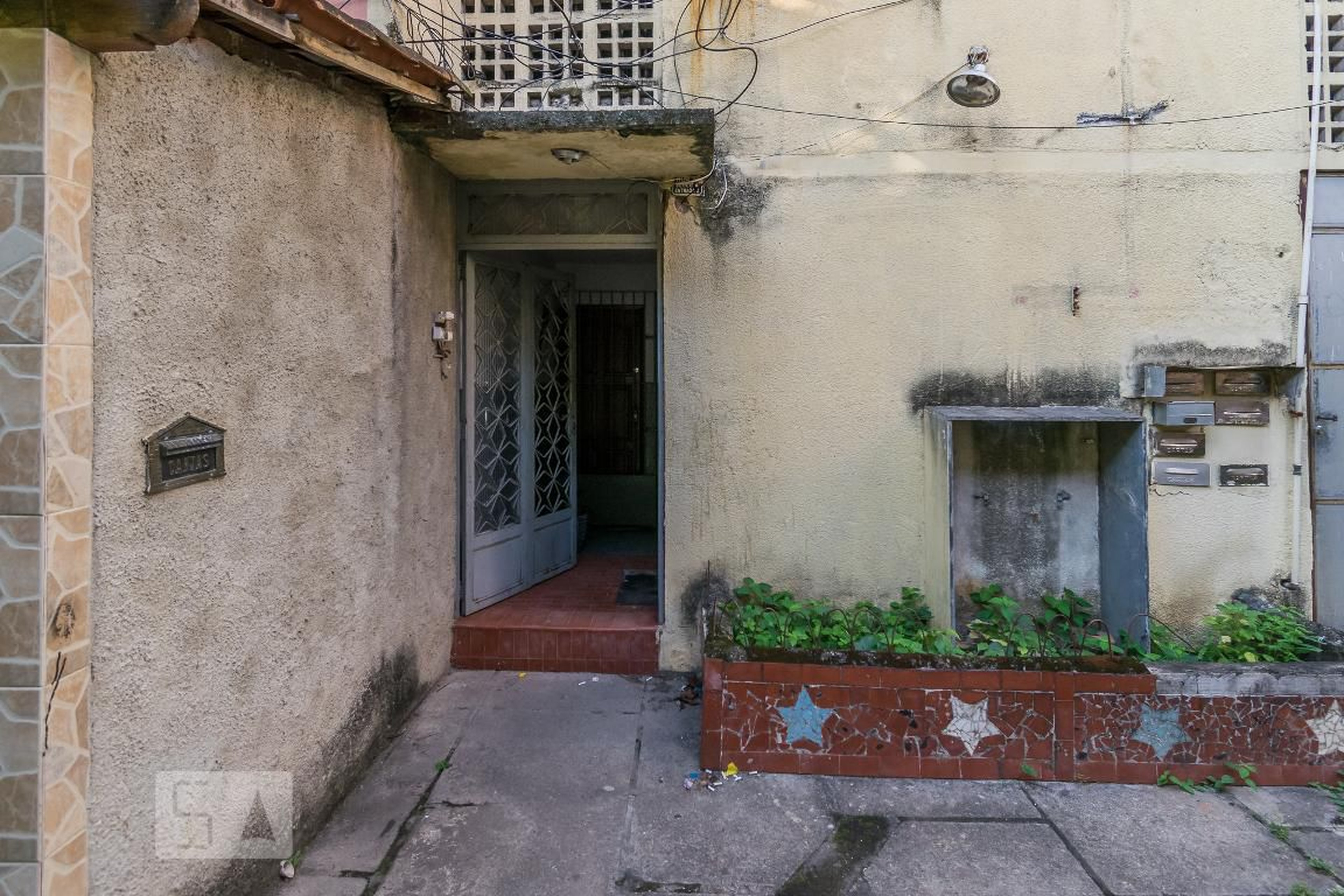 Entrada do Prédio - null