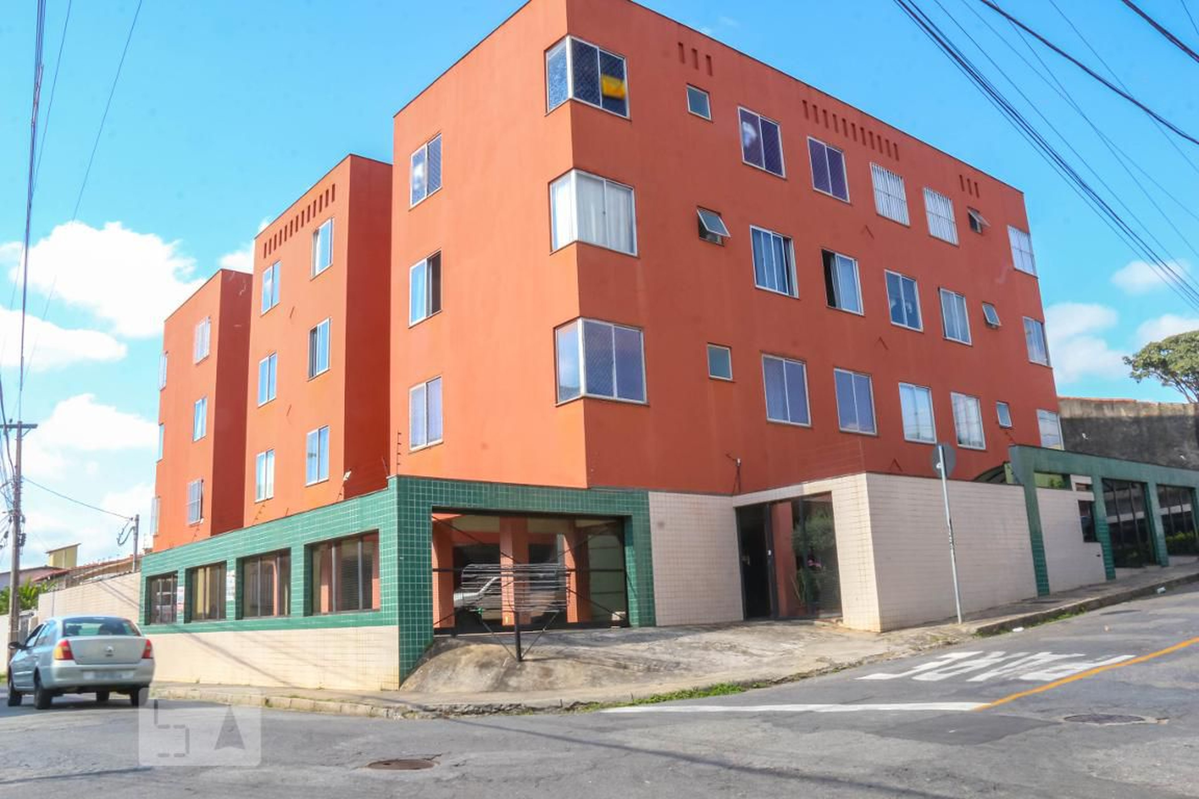 Fachada Condomínio em Rua Frei Mateus, 267