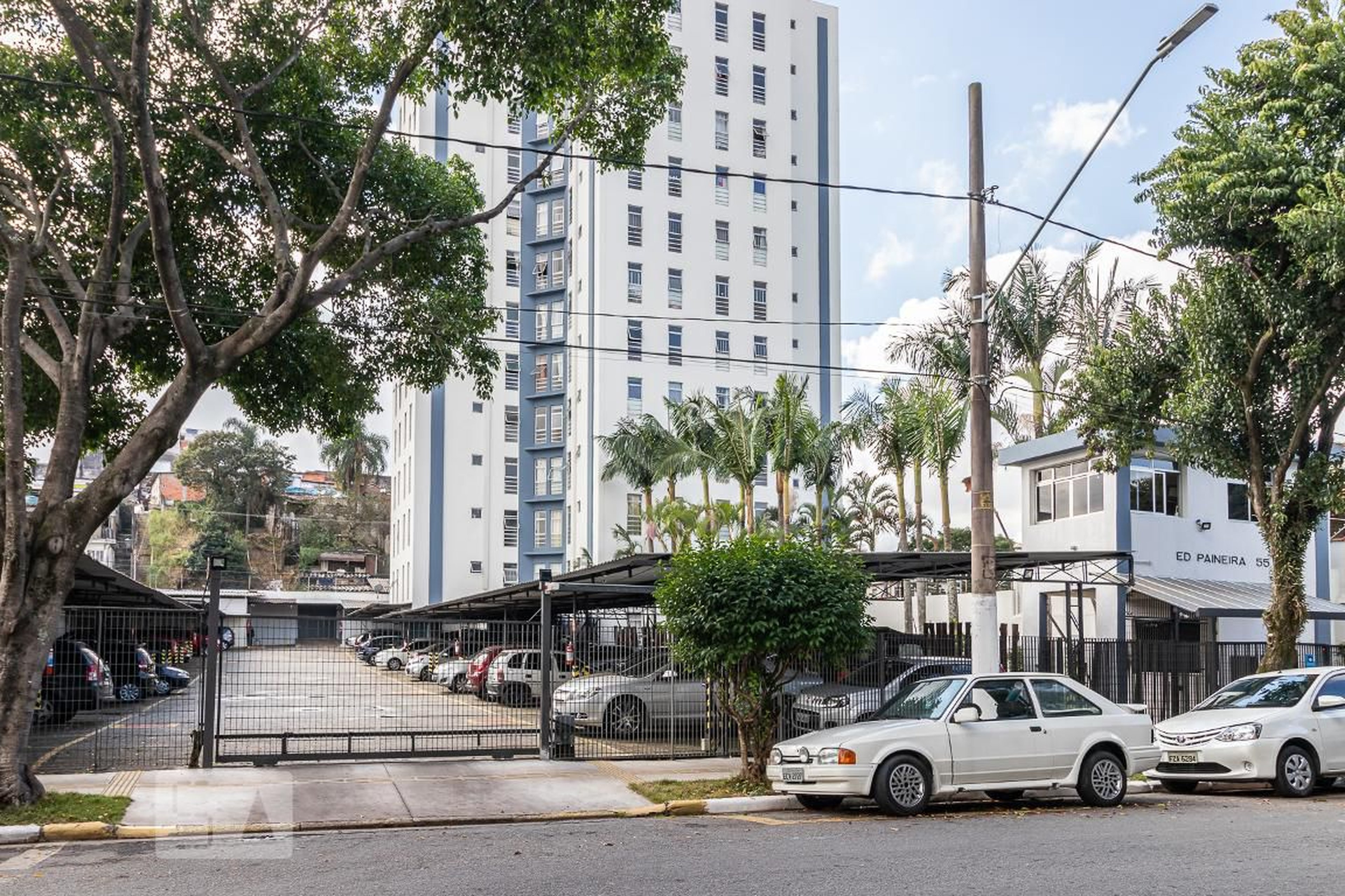 Fachada do Condomínio Edifício Paineiras Conjunto B