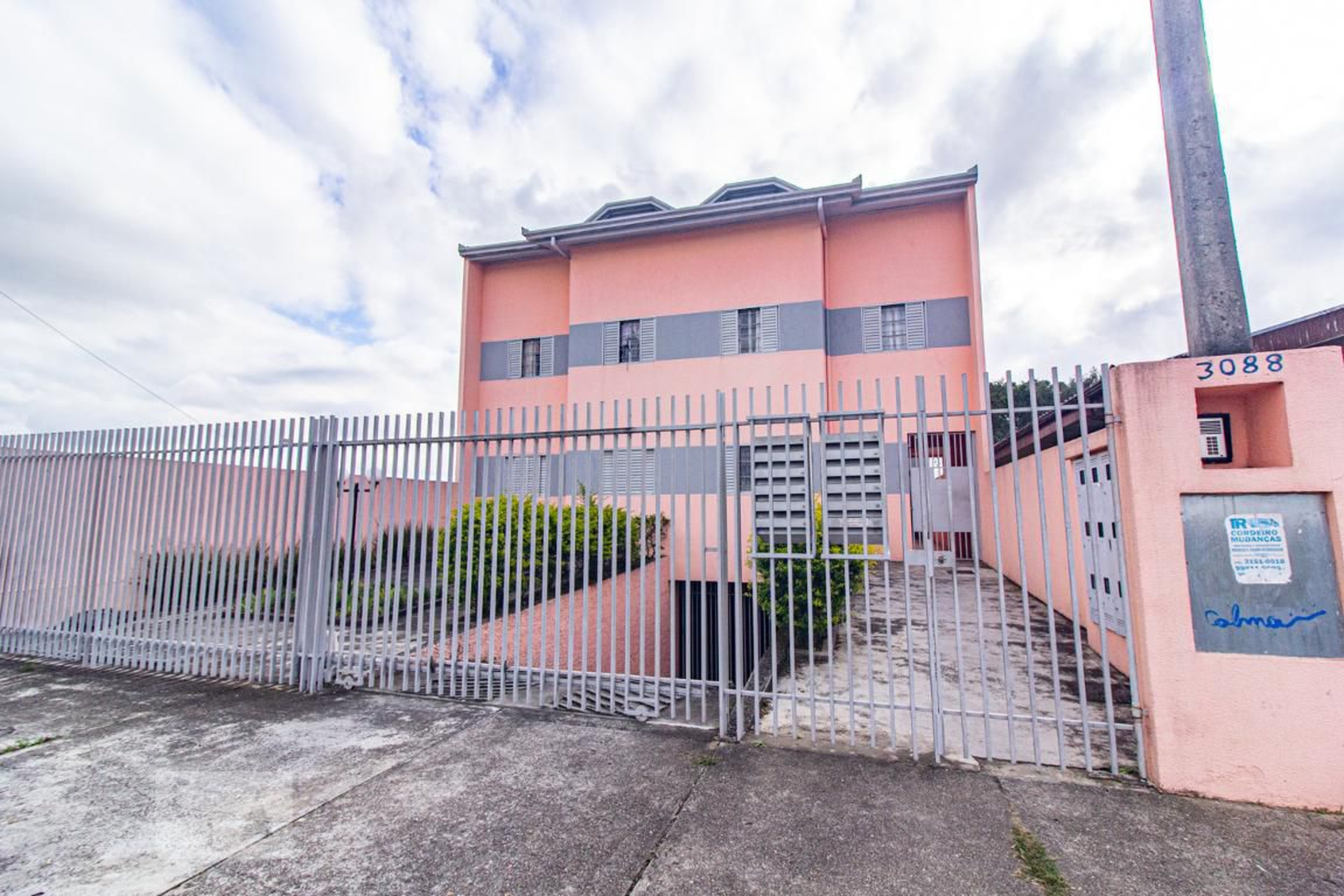 Fachada do Condomínio Condomínio em Rua Laudelino Ferreira Lopes, 3088