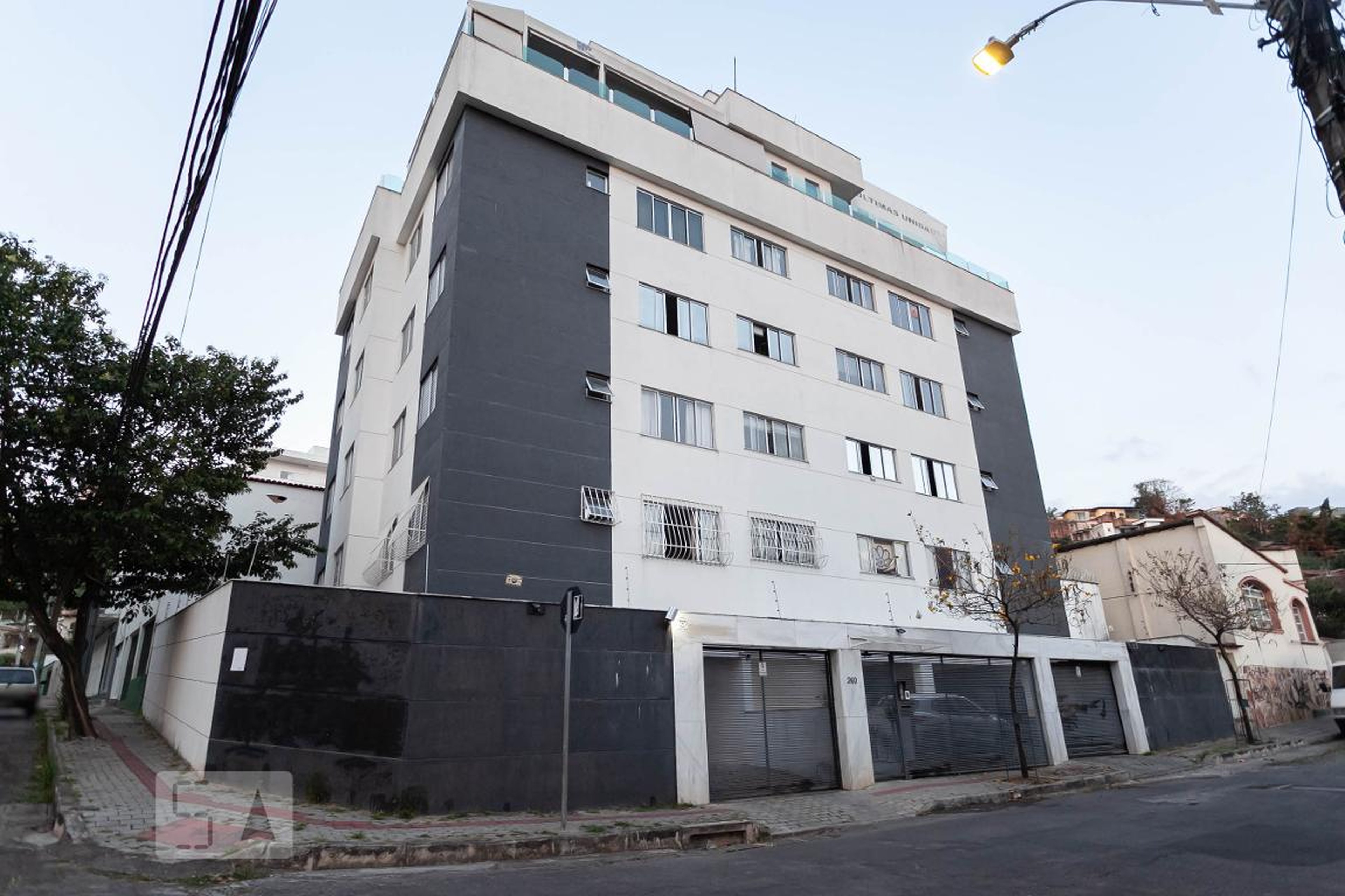 Fachada do prédio Condomínio em Rua Doutor Américo Giannetti, 260