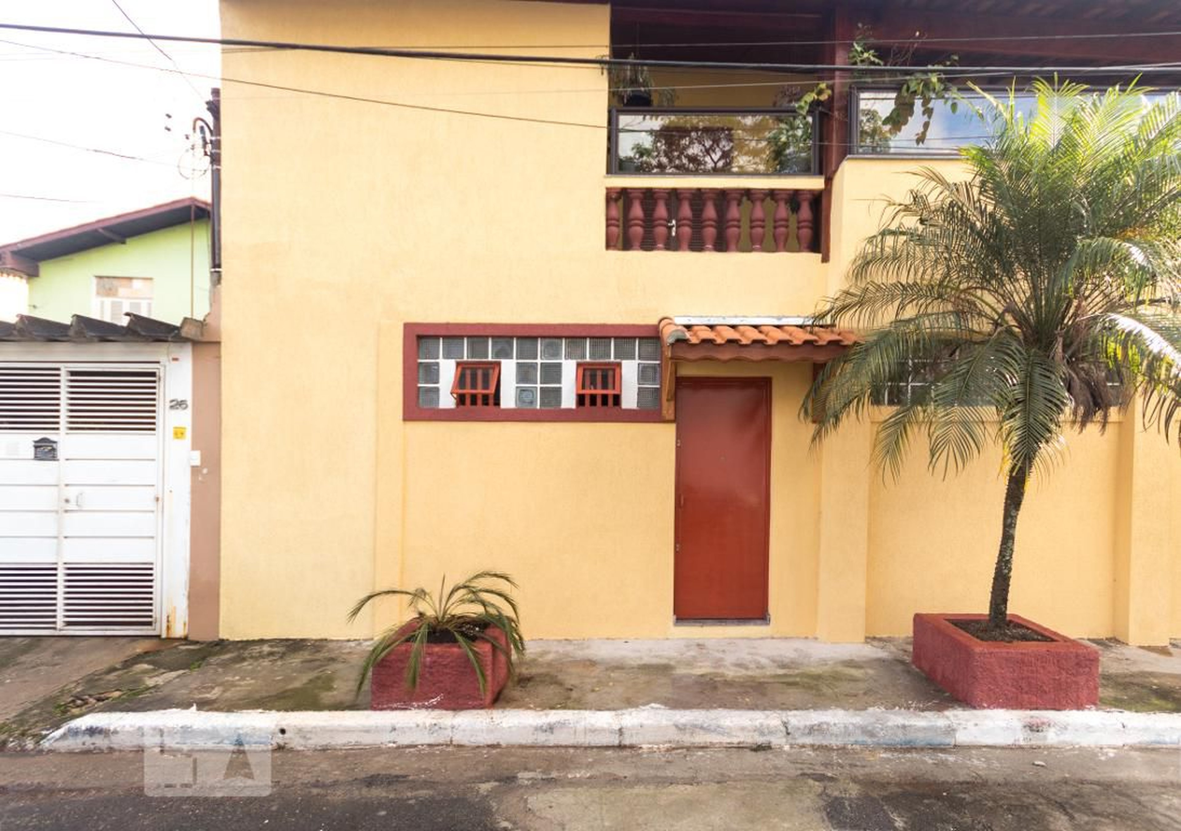 Fachada Condomínio em Rua Quinta da Cruz, 26