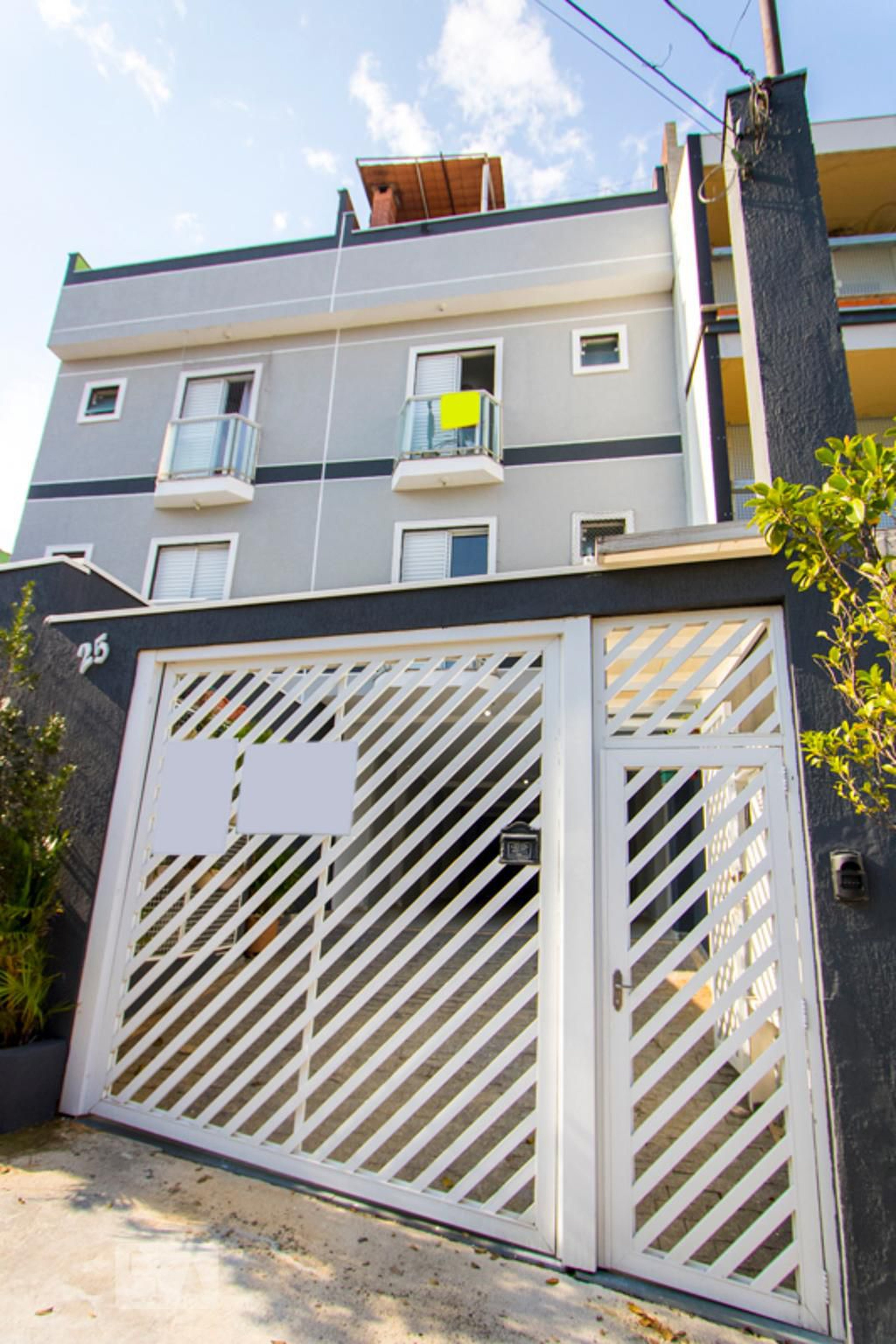 Fachada Condomínio em Rua Francisco de Souza, 25