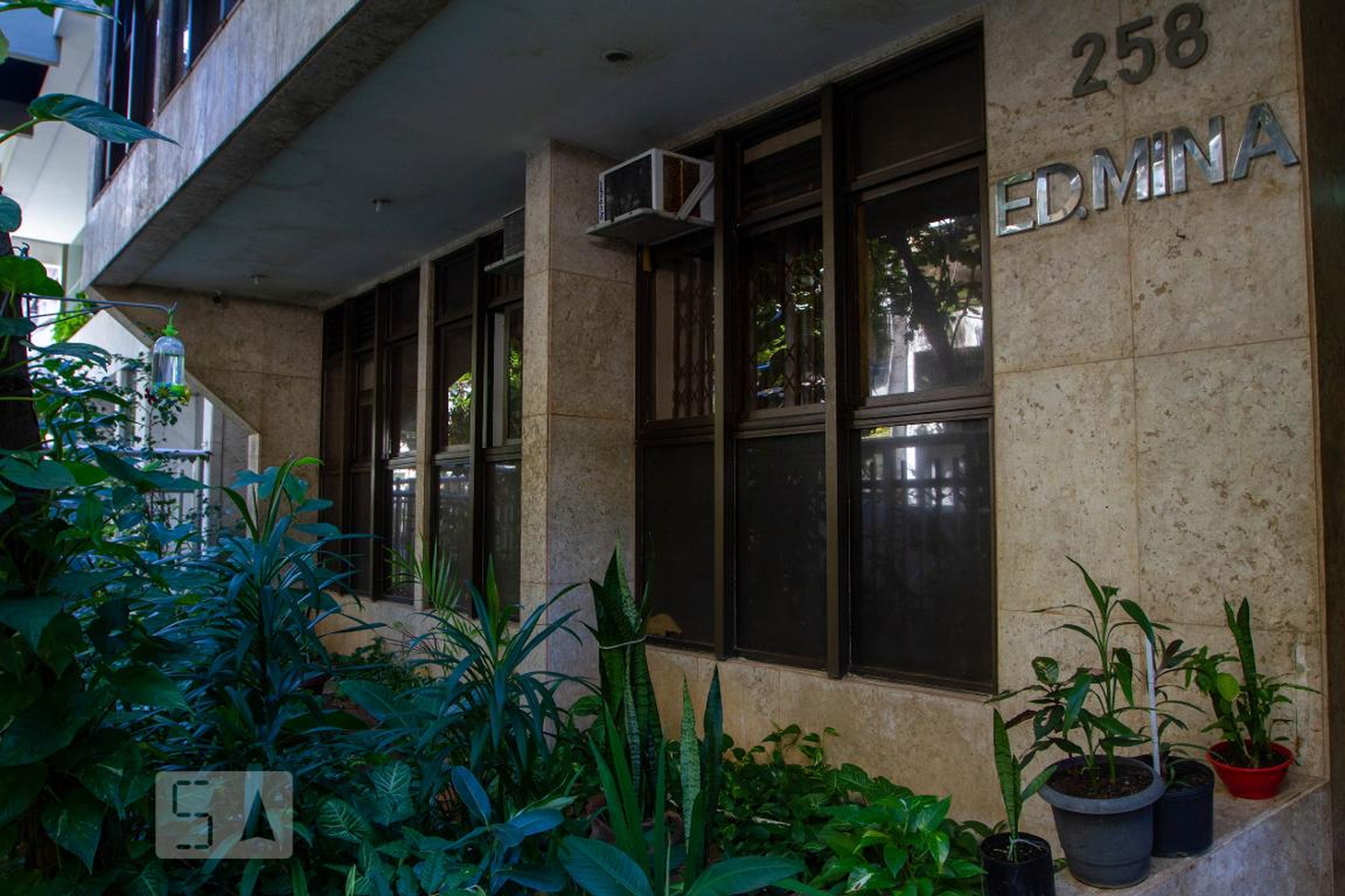 Entrada do Prédio - Edifício Mina 258