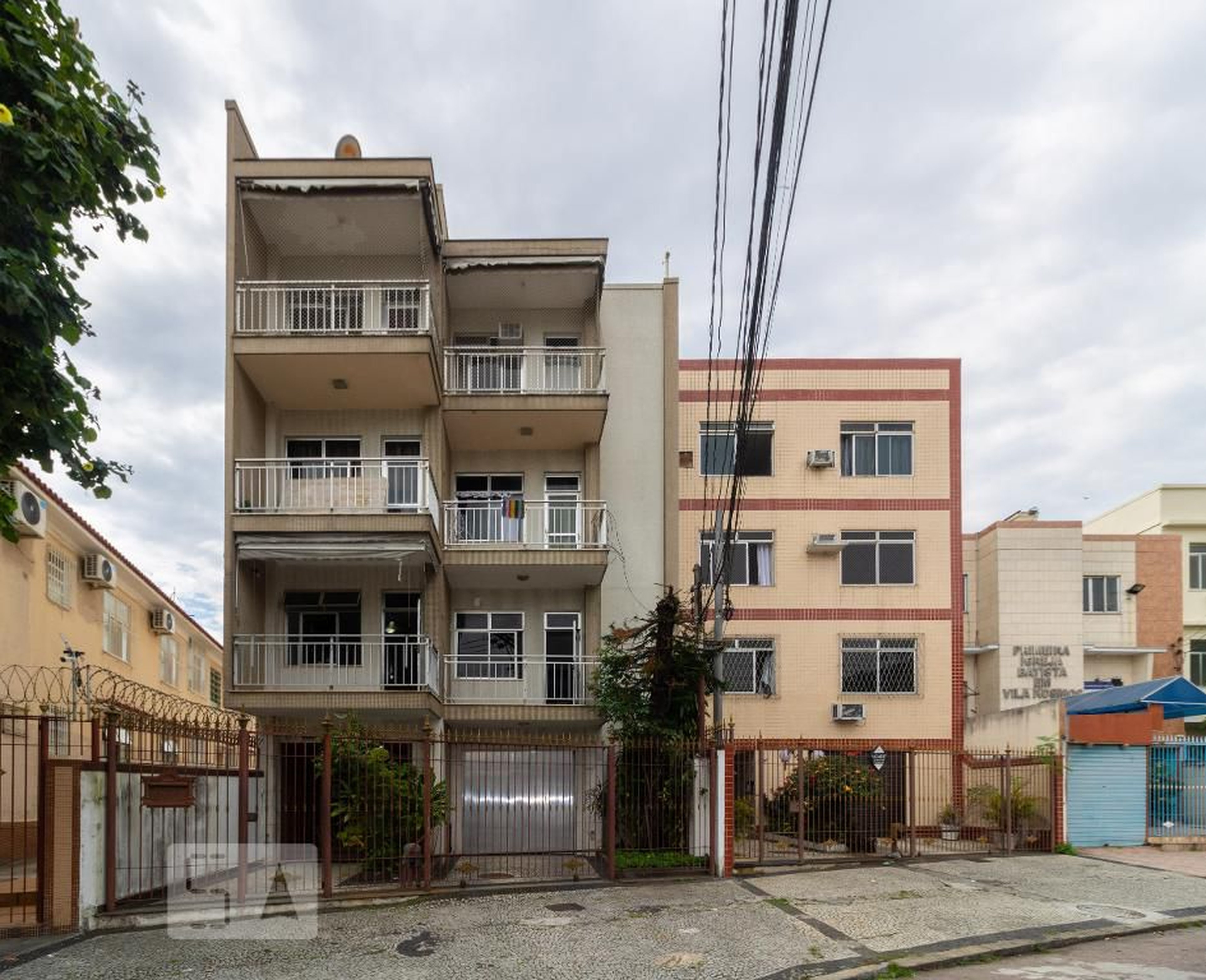 Fachada Condomínio em Rua Angai, 354