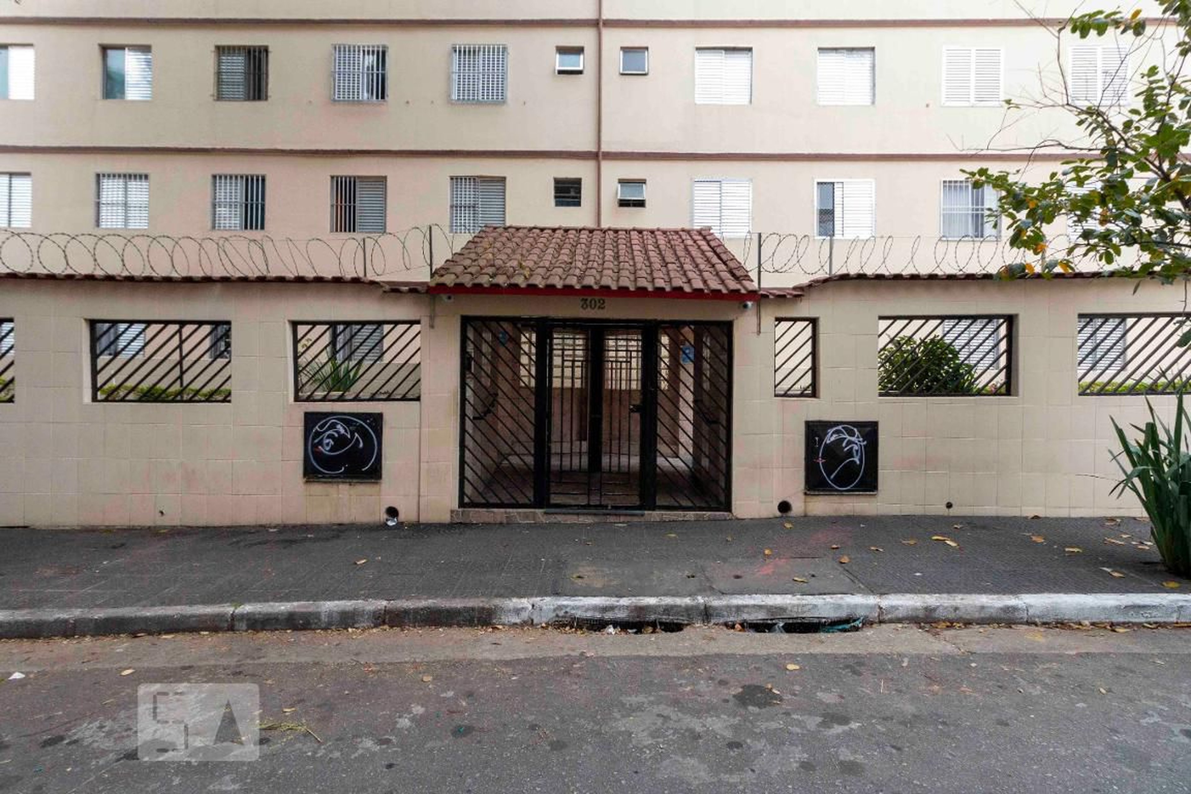 Fachada Condomínio em Rua Irmão Nicolau da Fonseca, 302