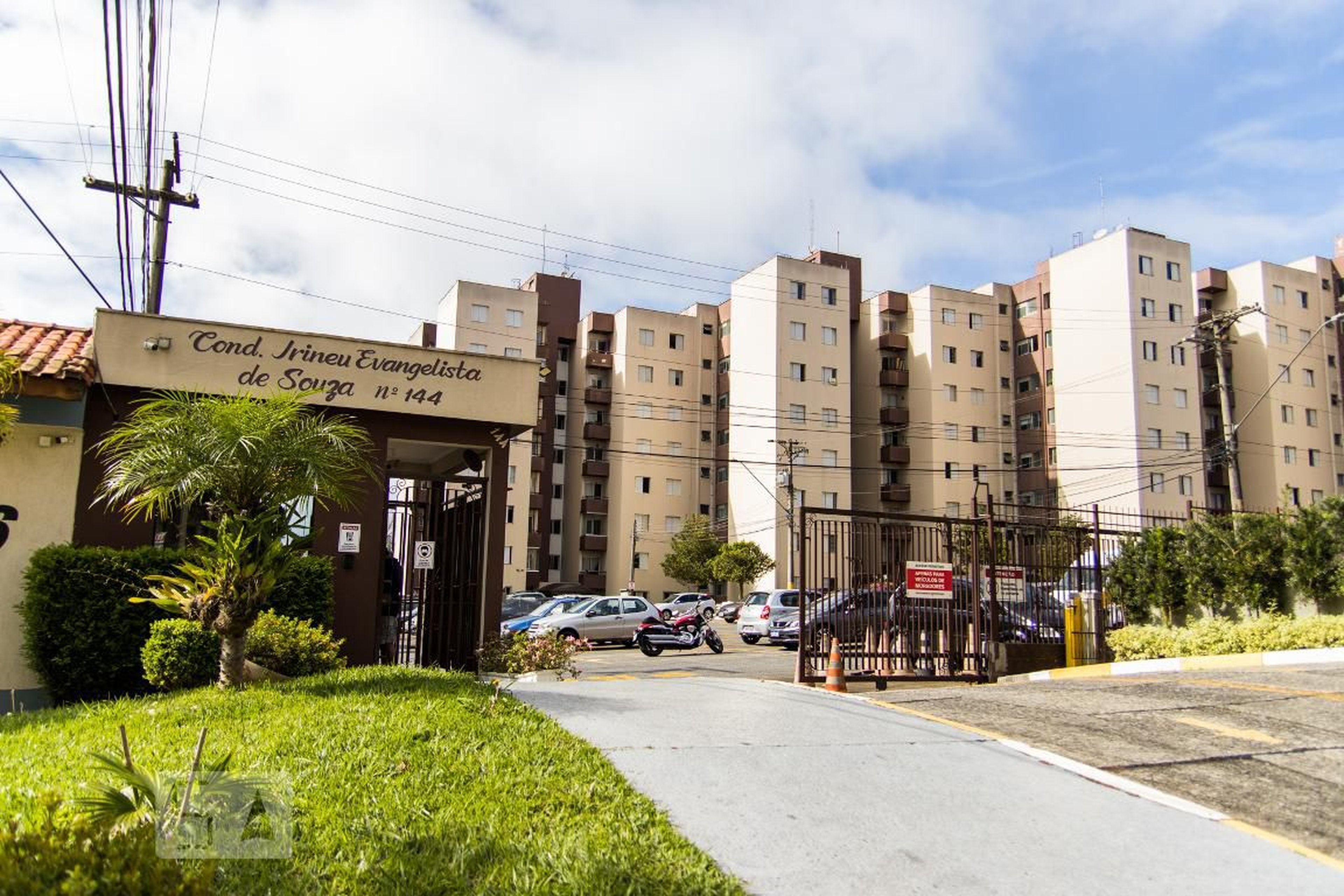 Fachada do Prédio Condomínio Irineu Evangelista de Souza