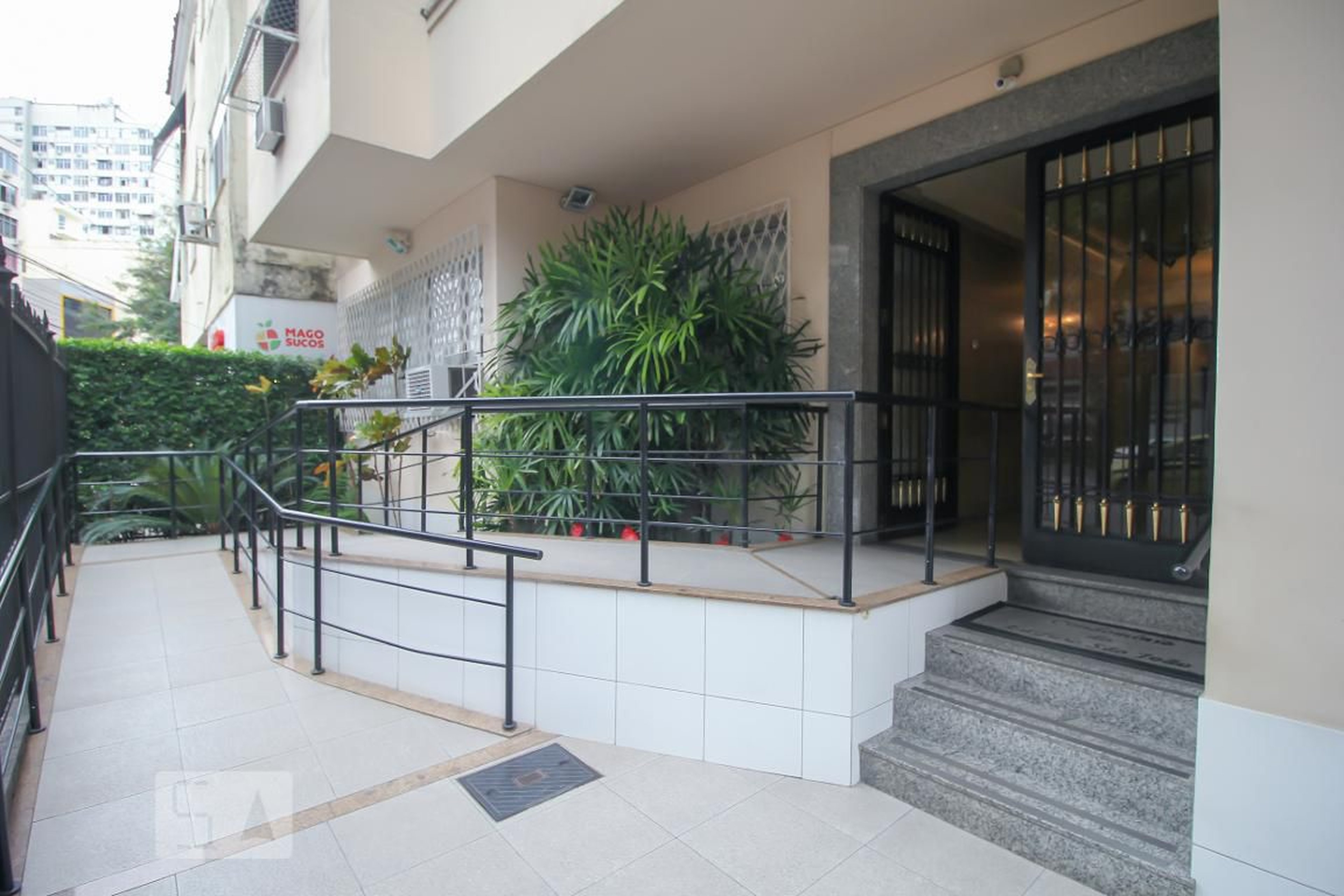 Entrada do Prédio - São João