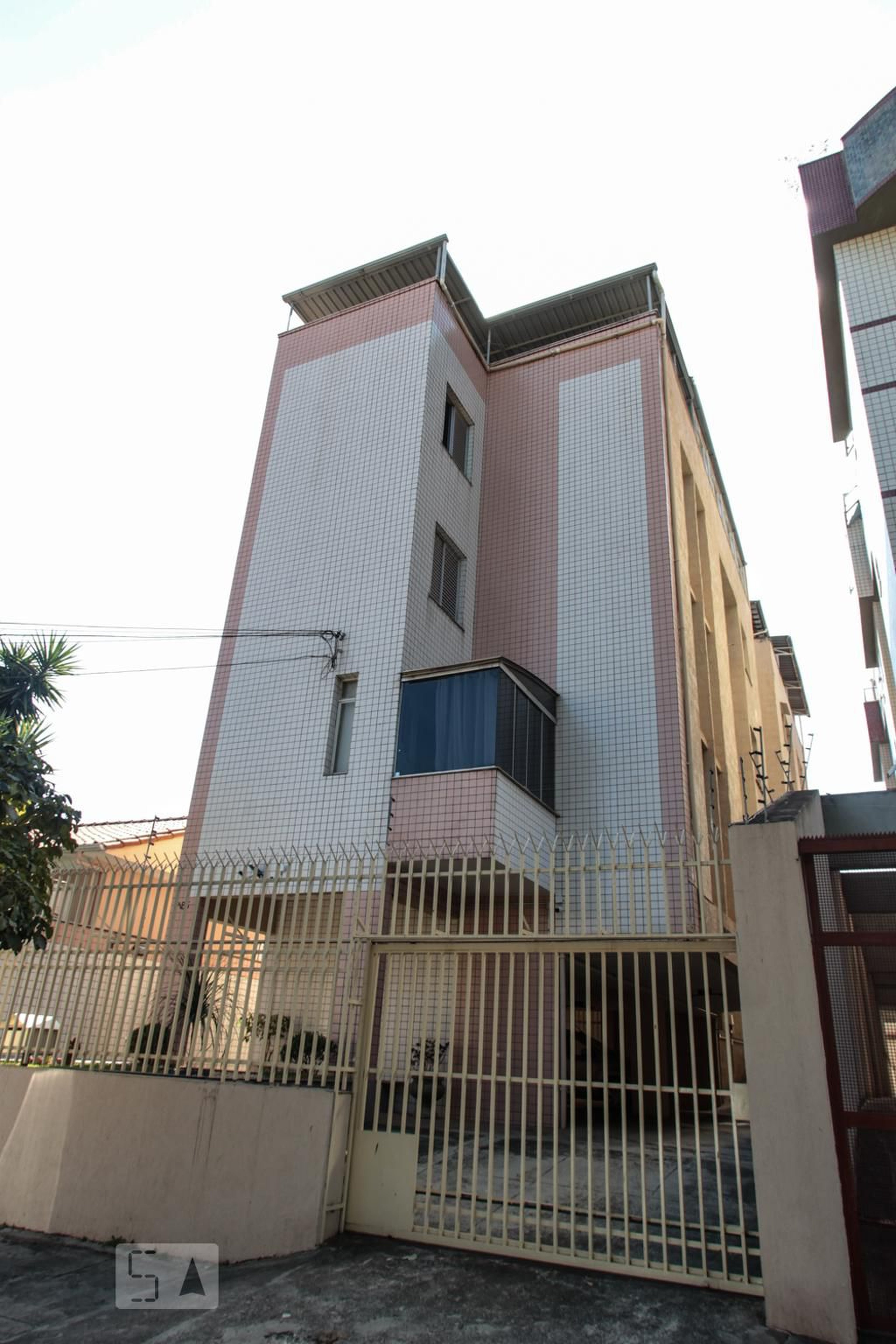 Fachada Condomínio em Rua Tenente Vitórino, 185