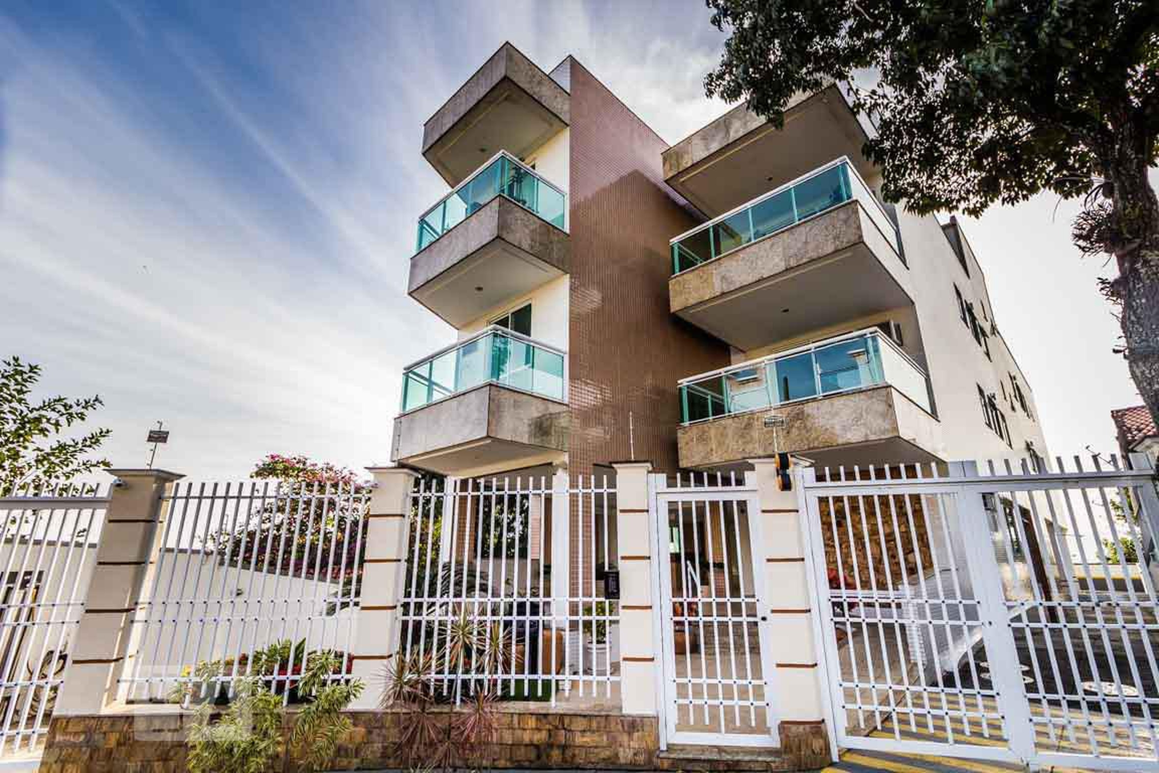 Fachada do Prédio Condomínio em Rua Professor Veríssimo da Costa, 271