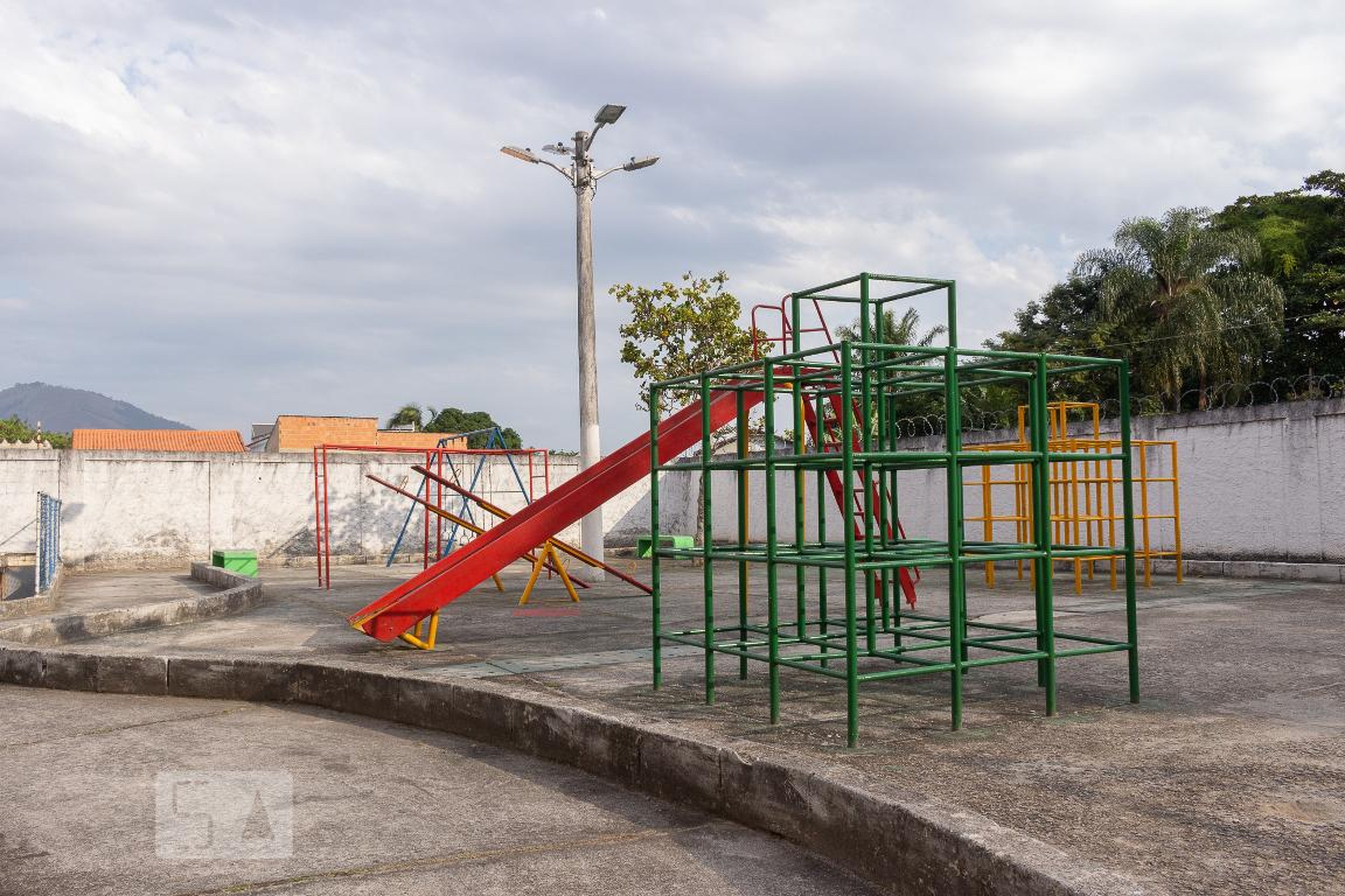 Playground Condomínio em Avenida de Santa Cruz, 130
