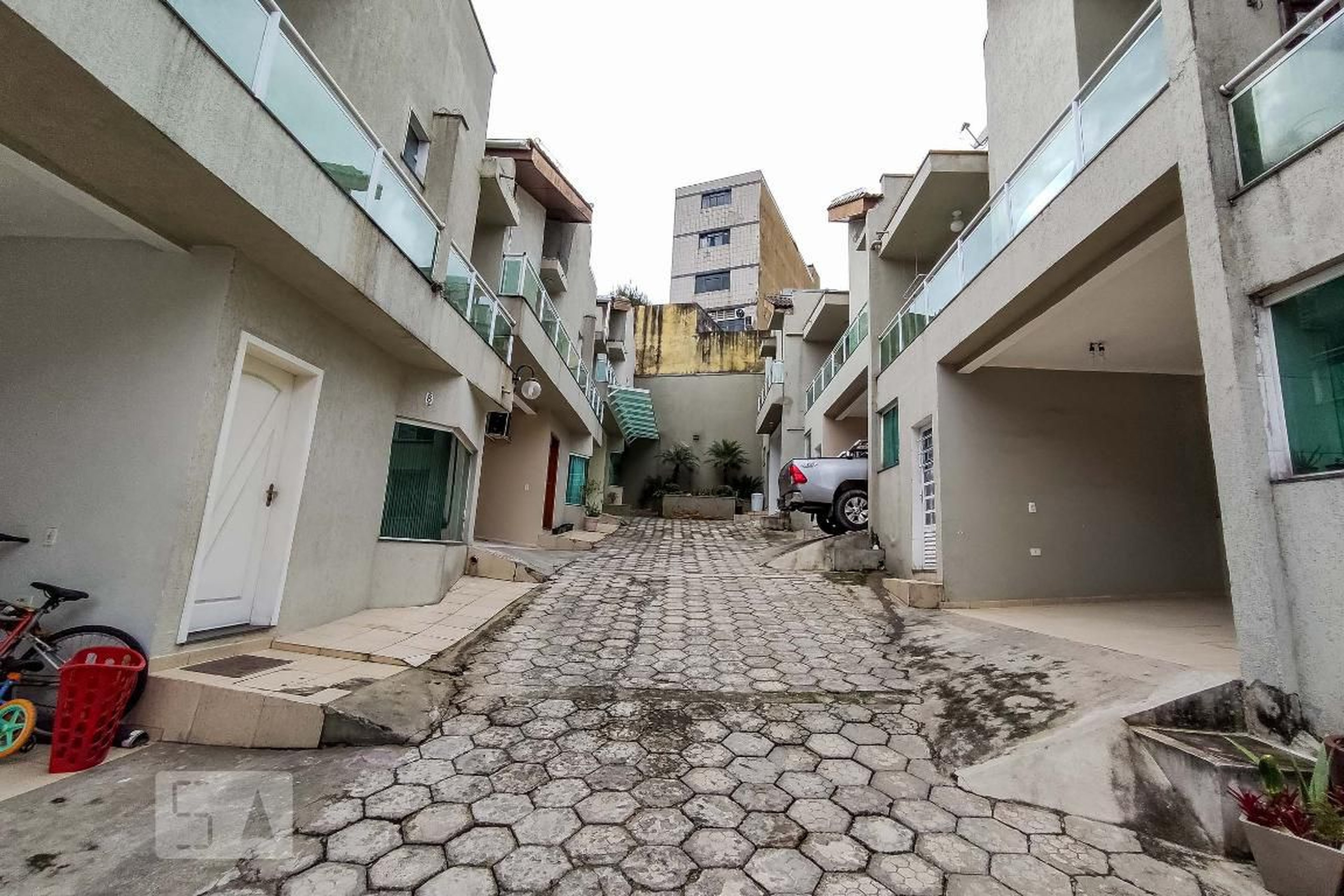 Condomínio - Monte Carlo