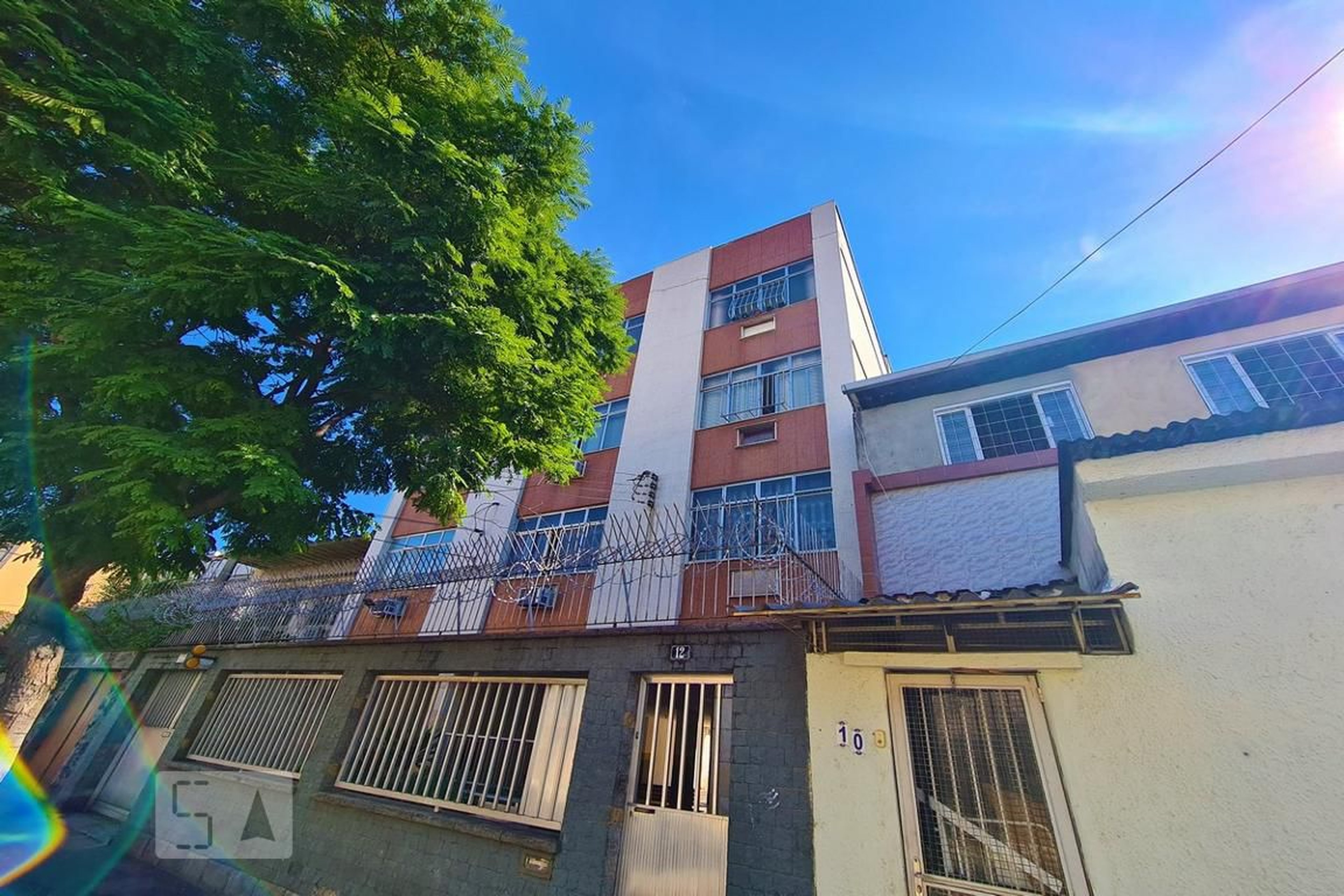 Fachada Condomínio em Rua Francisco Bernardino, 12