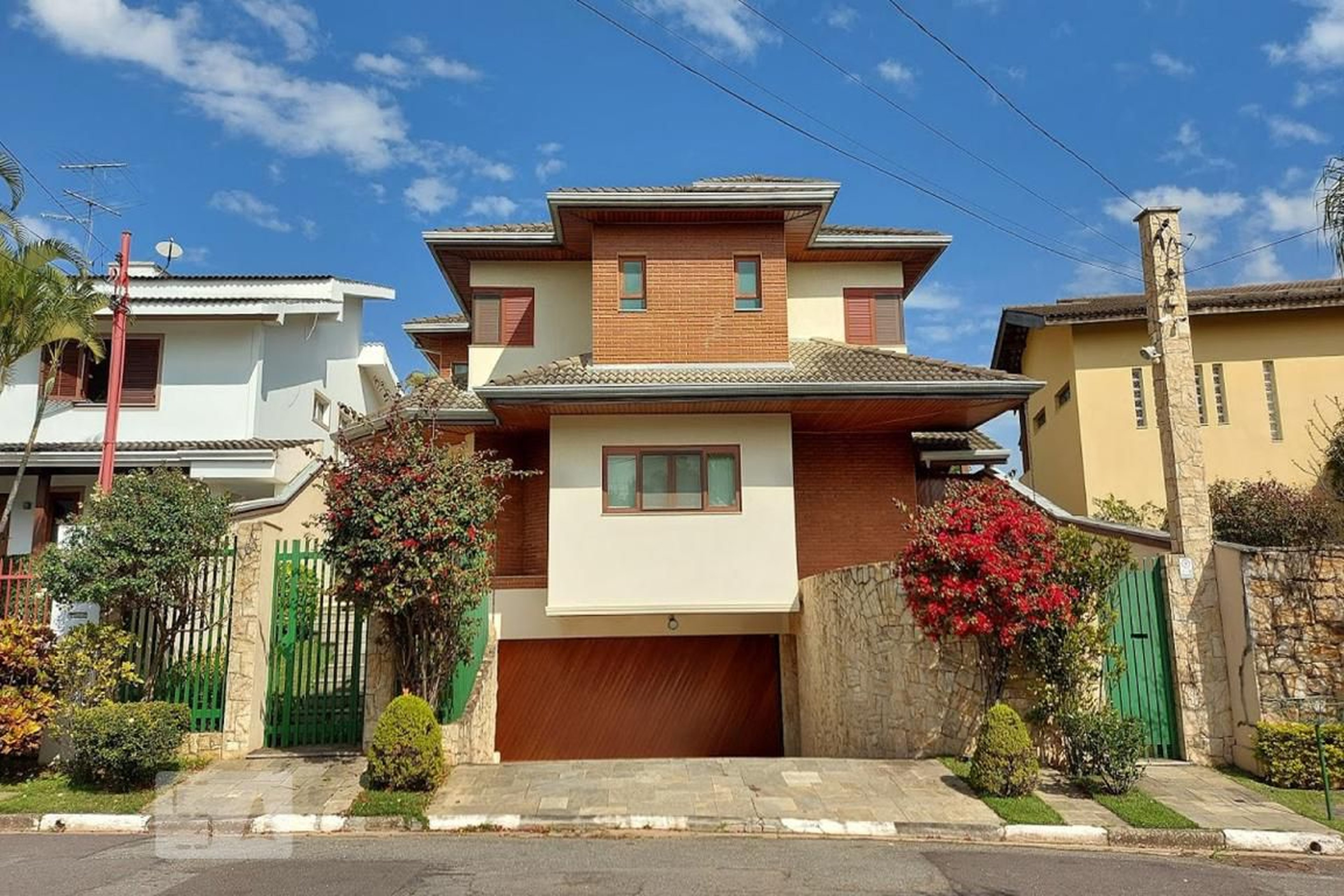 Fachada Condomínio em Rua Rosa Broseghini, 161