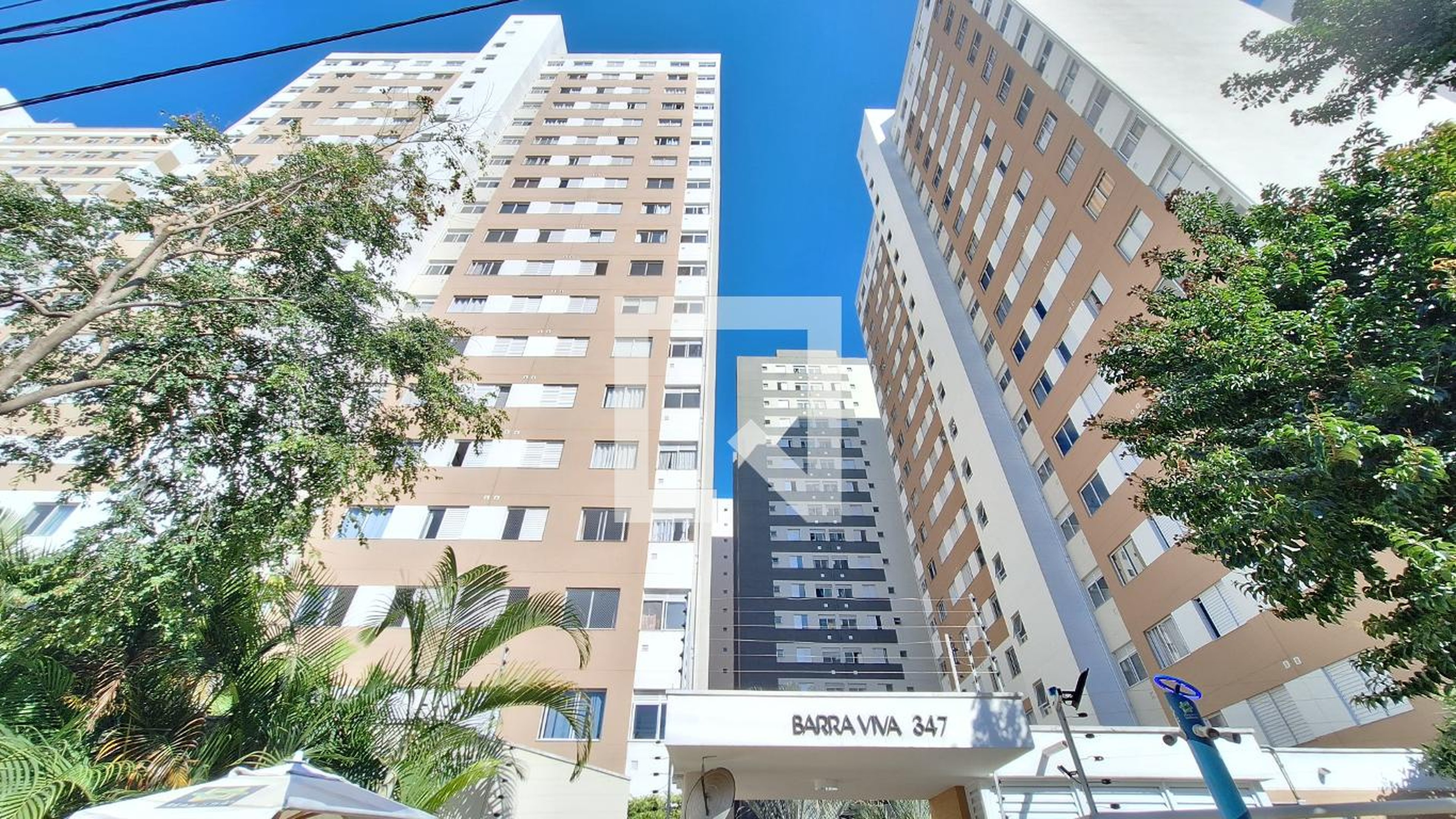 Fachada Condomínio em Rua Torres da Barra, 237