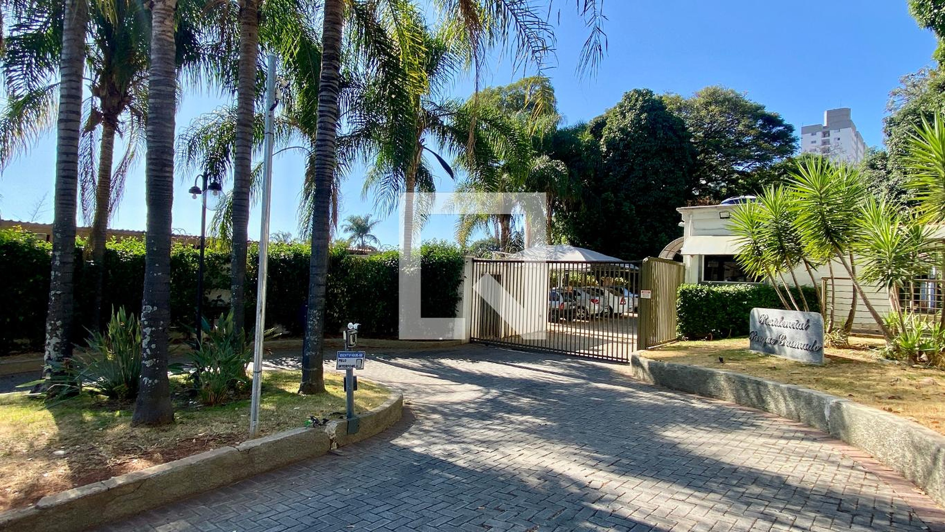 Fachada do Prédio Condomínio em Rua das Canoas, 555