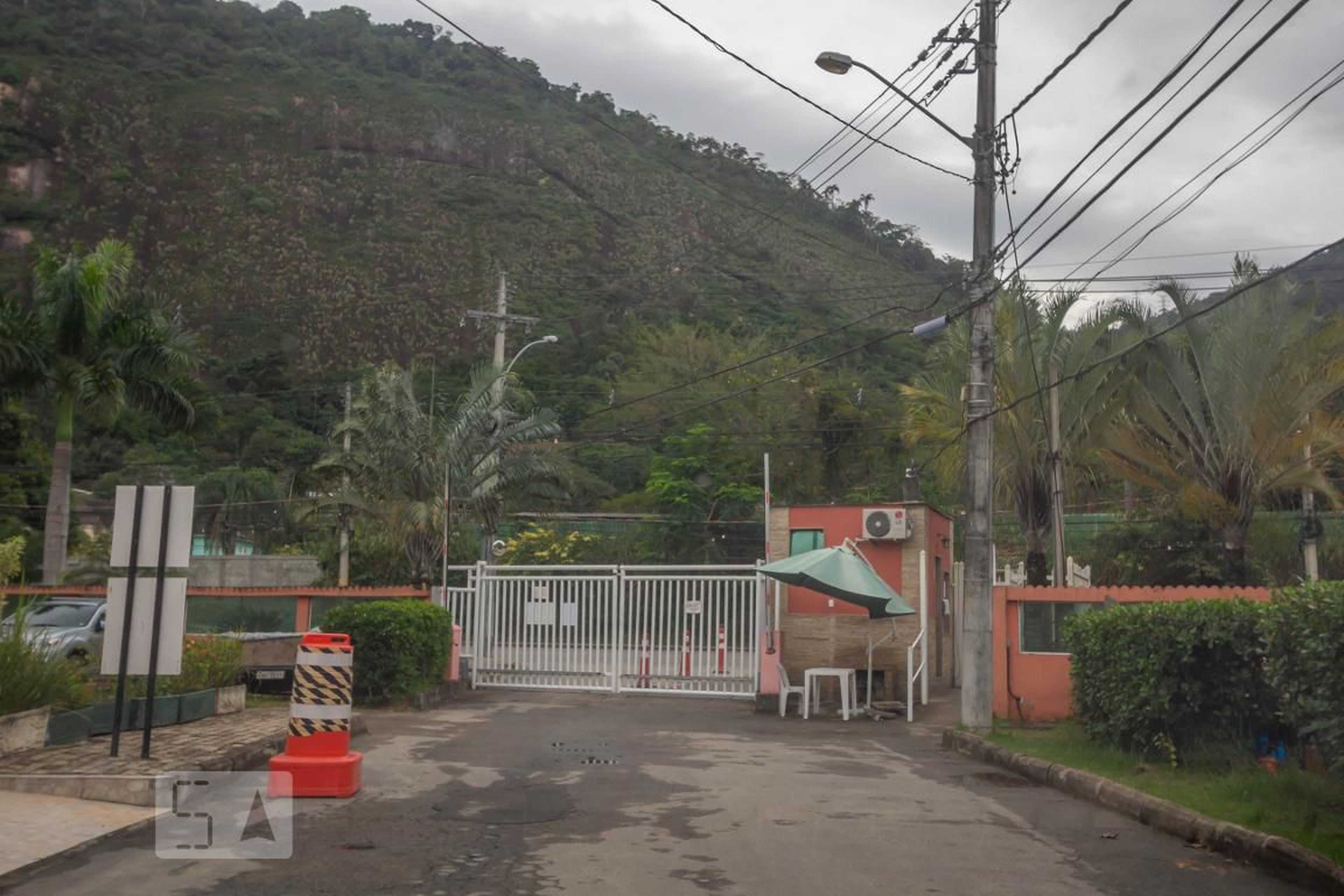 Fachada do Condomínio Condomínio Mont Serrat II