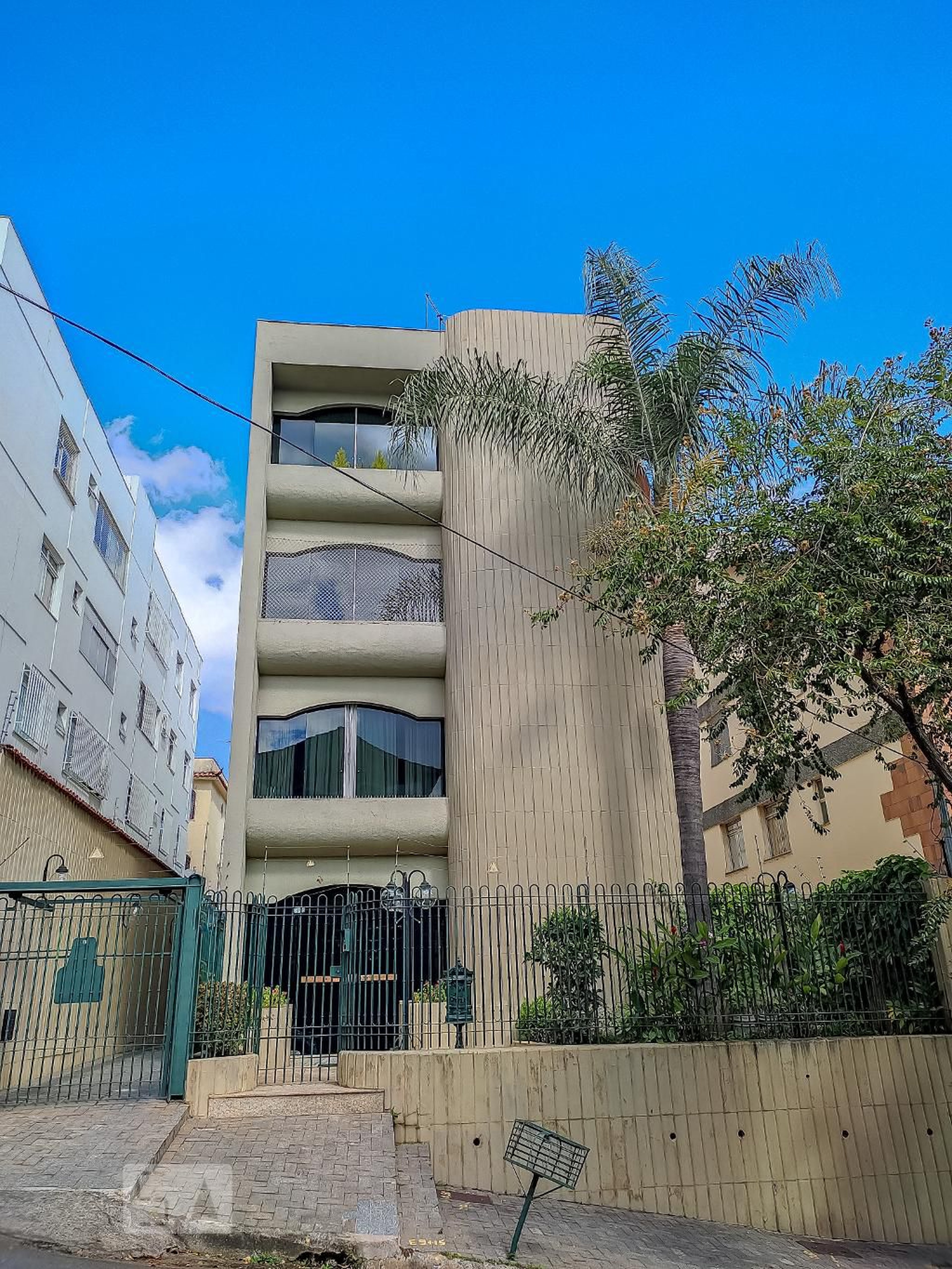 Fachada Condomínio em Rua Tabelião Ferreira de Carvalho, 210