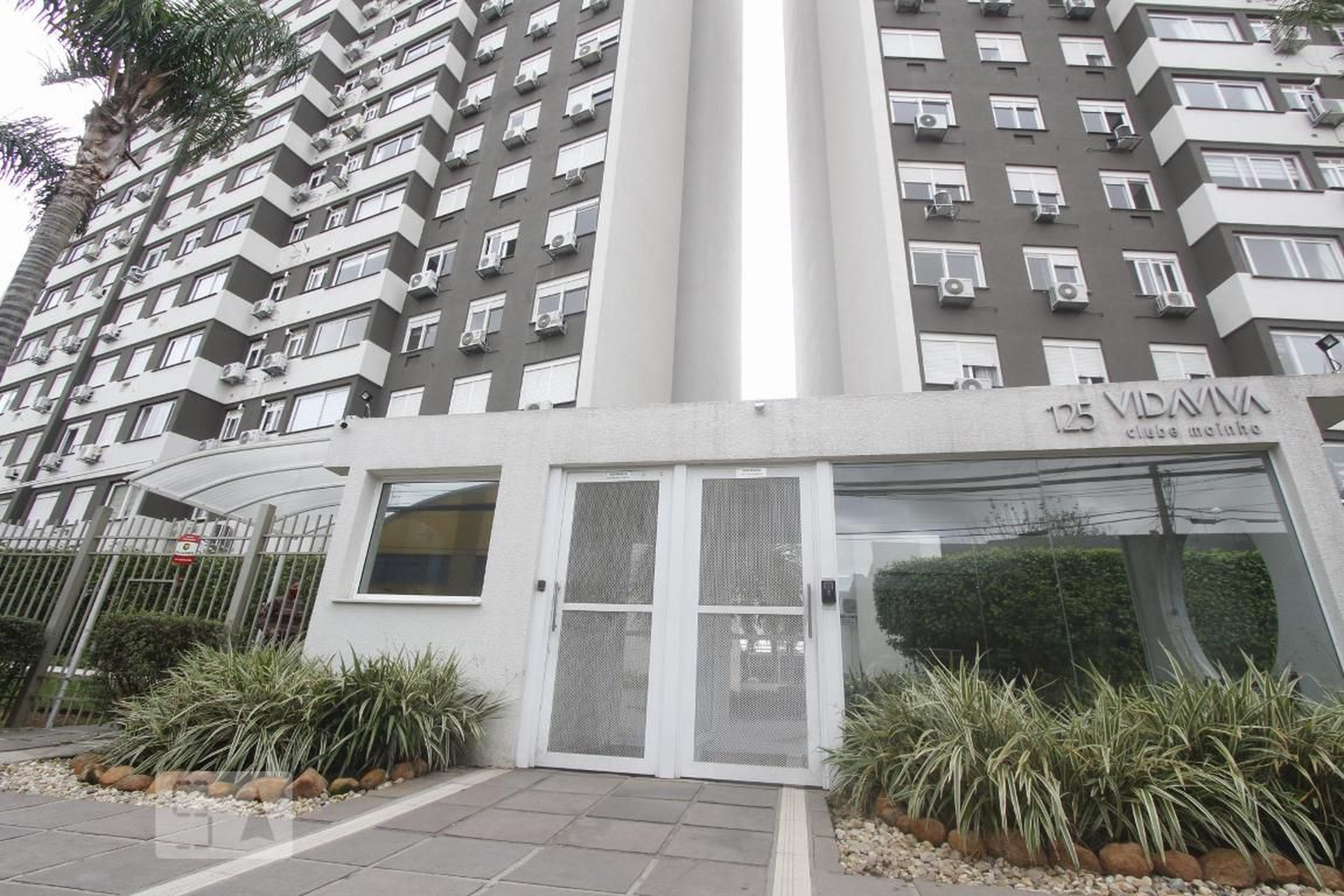 FACHADA Condomínio em Rua Augusto Severo, 123