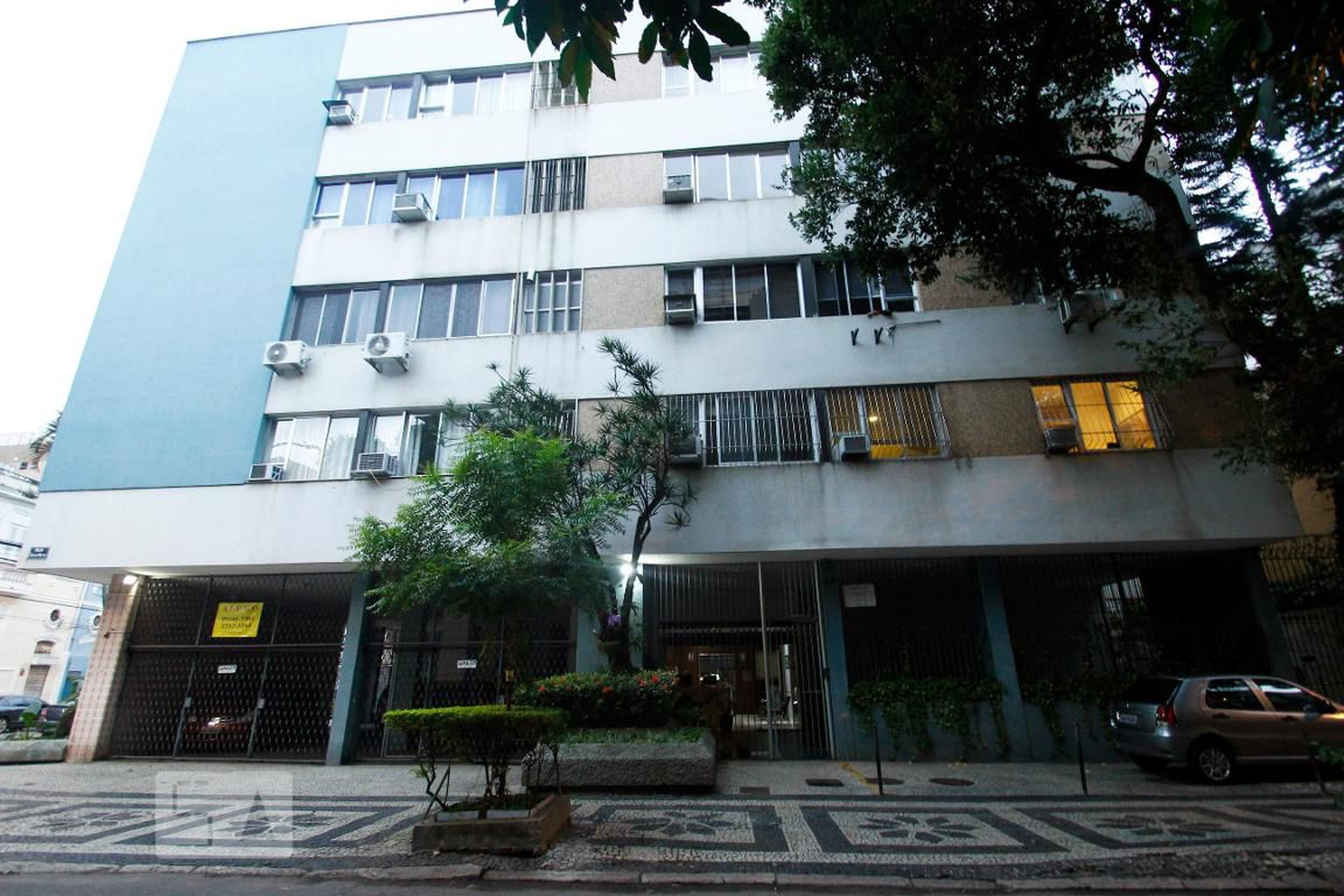 Fachada do Prédio Condomínio em Rua Coelho Neto, 5