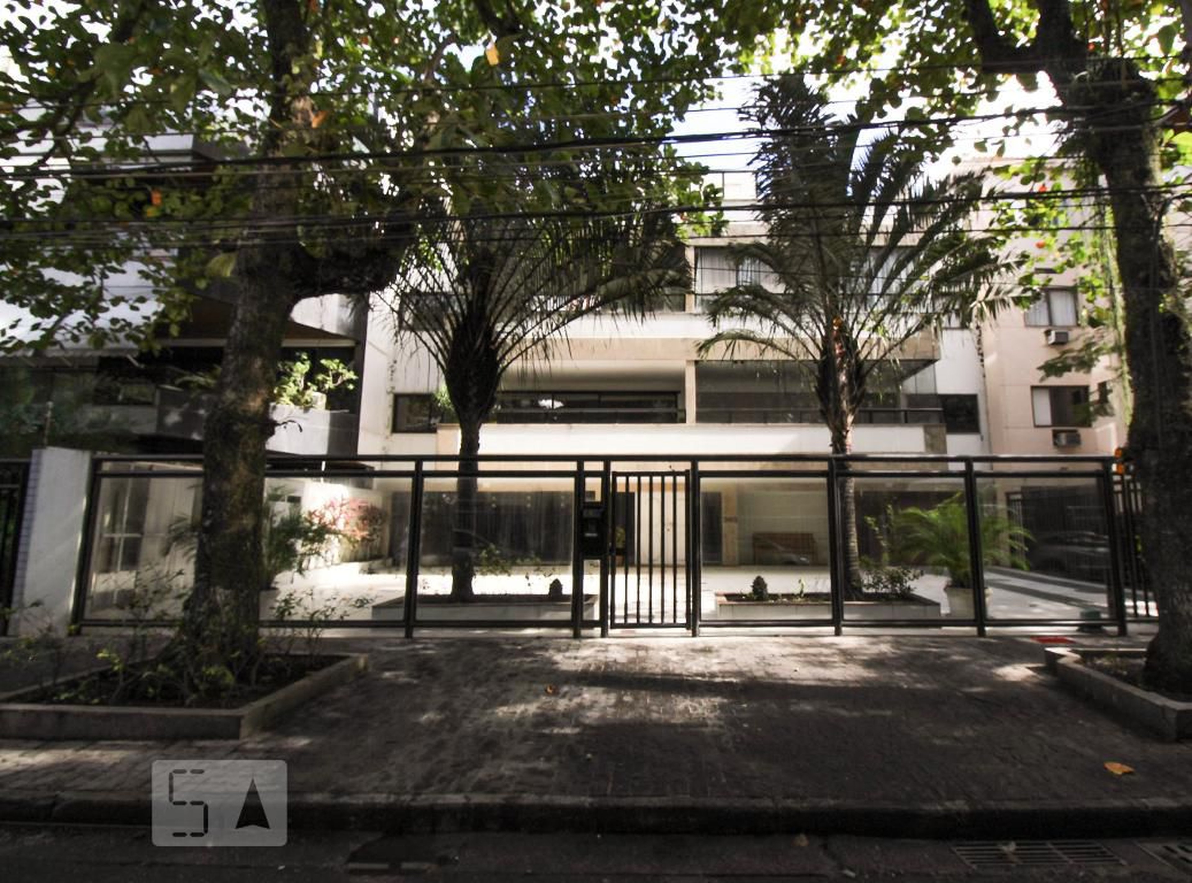 Fachada Condomínio em Rua General Sidonio Dias Correia, 343