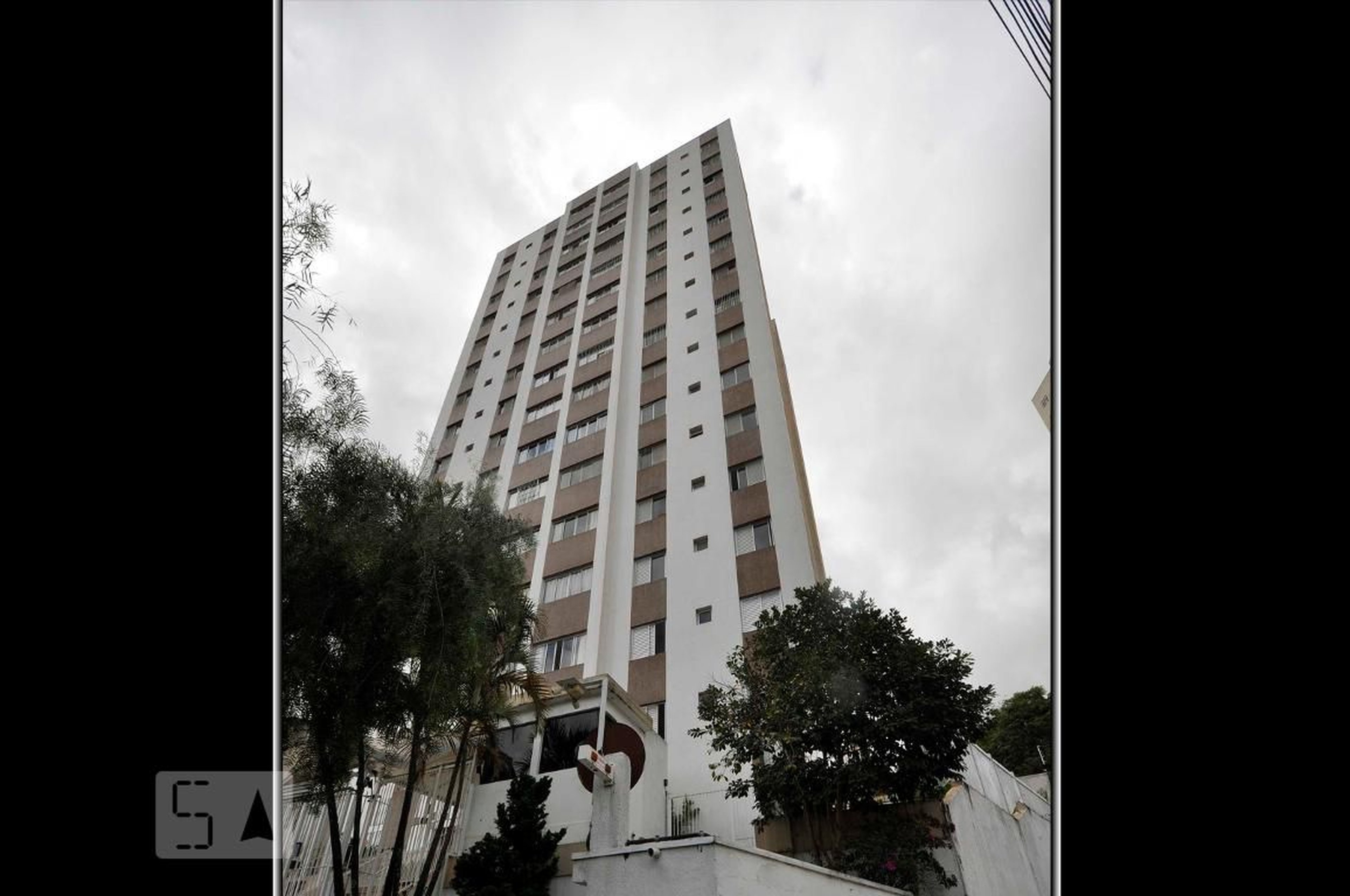 Fachada do Prédio Condomínio Caroline