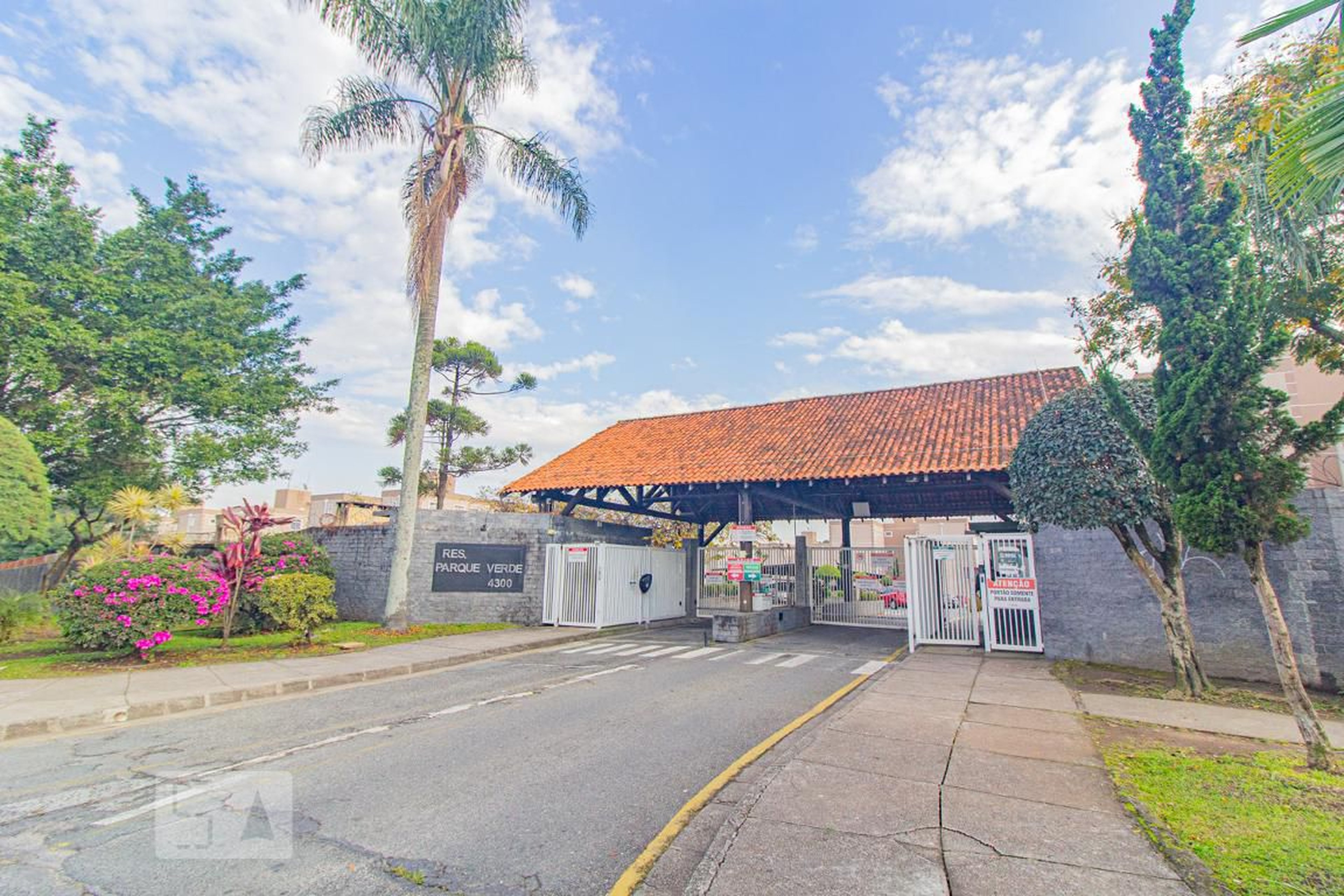 Fachada do Condomínio Condomínio Parque Verde