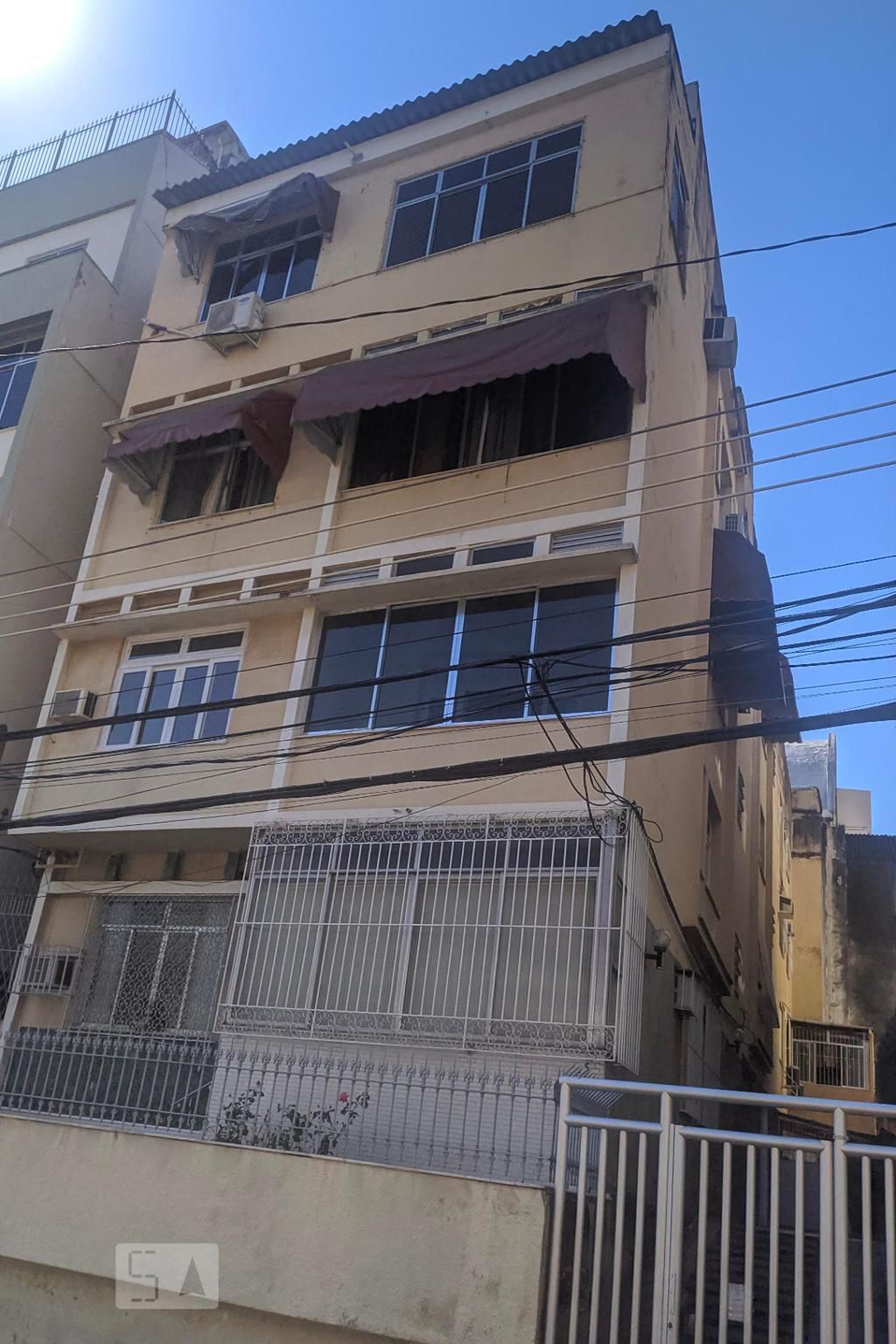 Fachada Condomínio em Rua Sousa Cruz, 55