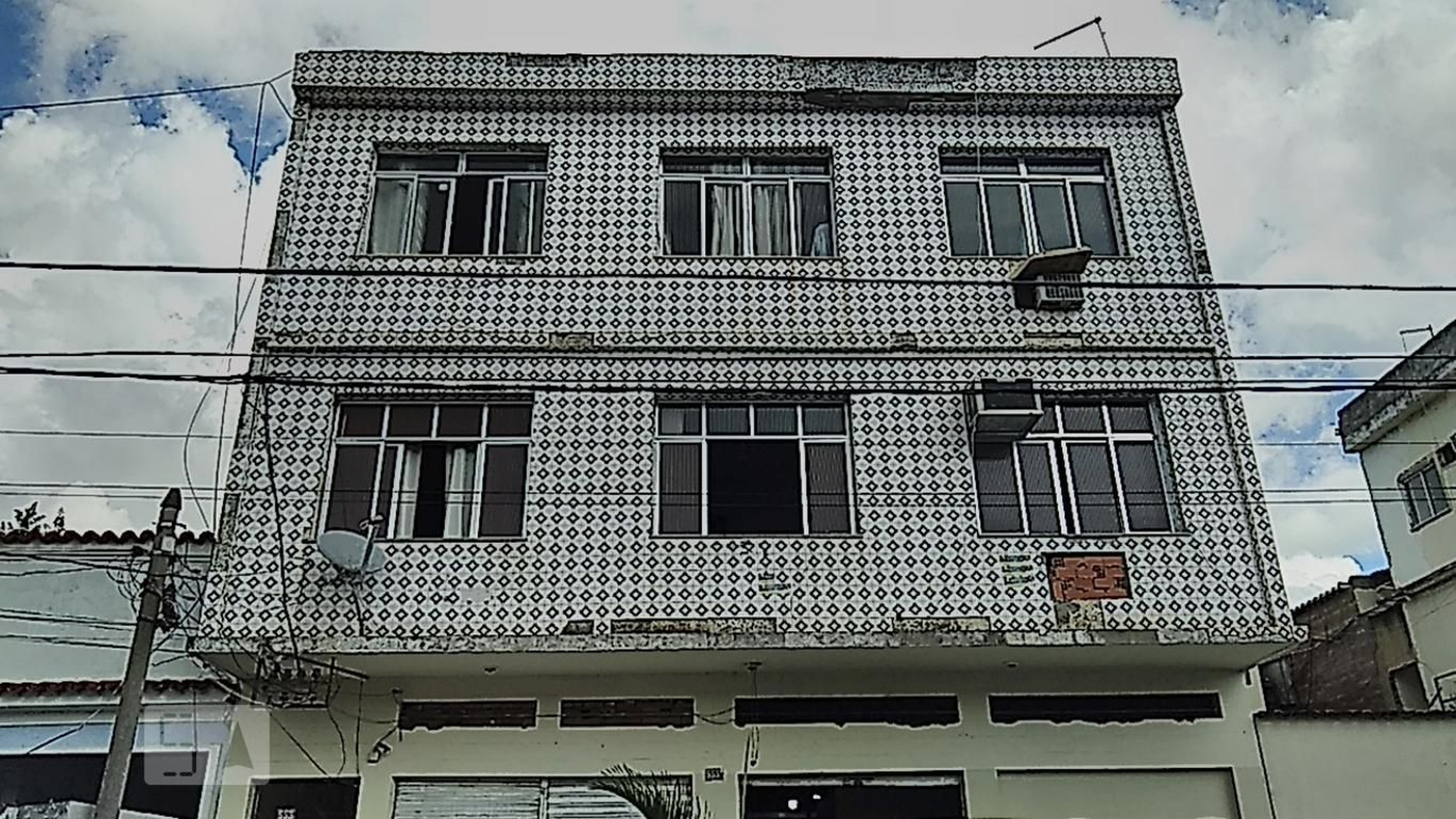 Fachada Condomínio em Rua Cari Leví, 553