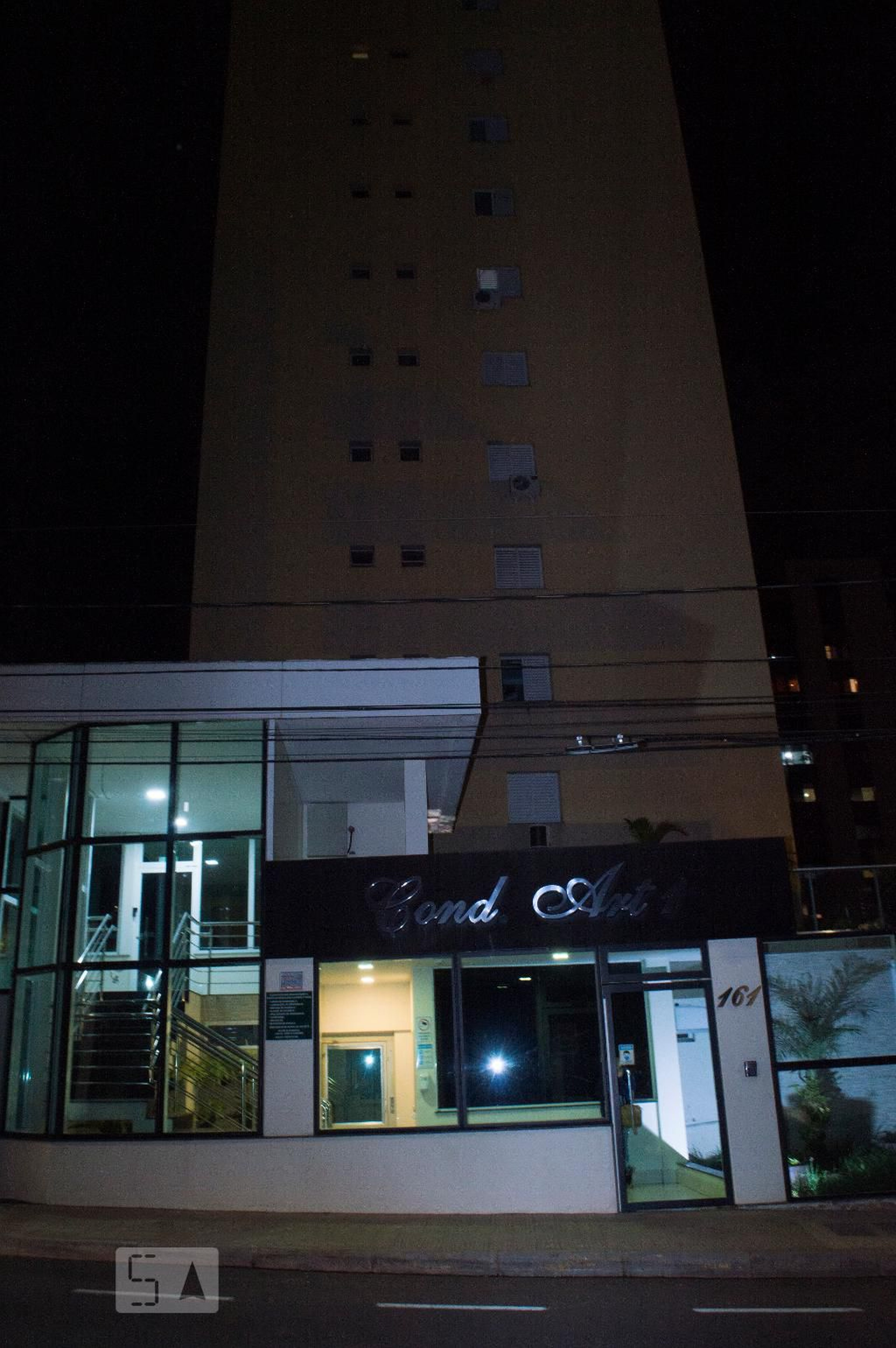 Fachada Condomínio em Rua Teixeira Santana, 161