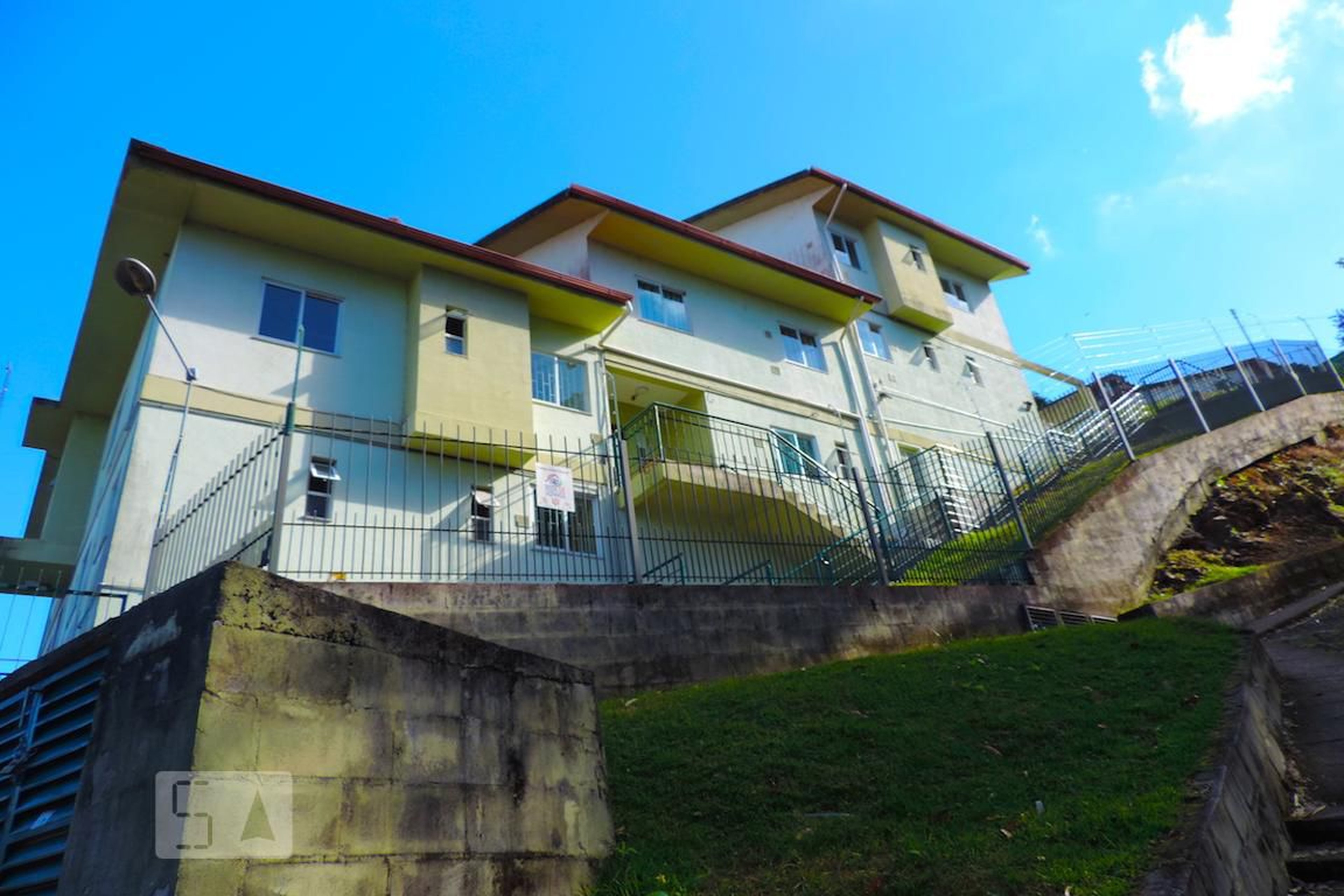 Fachada Condomínio em Rua Rodolfo Manoel Bento, 188