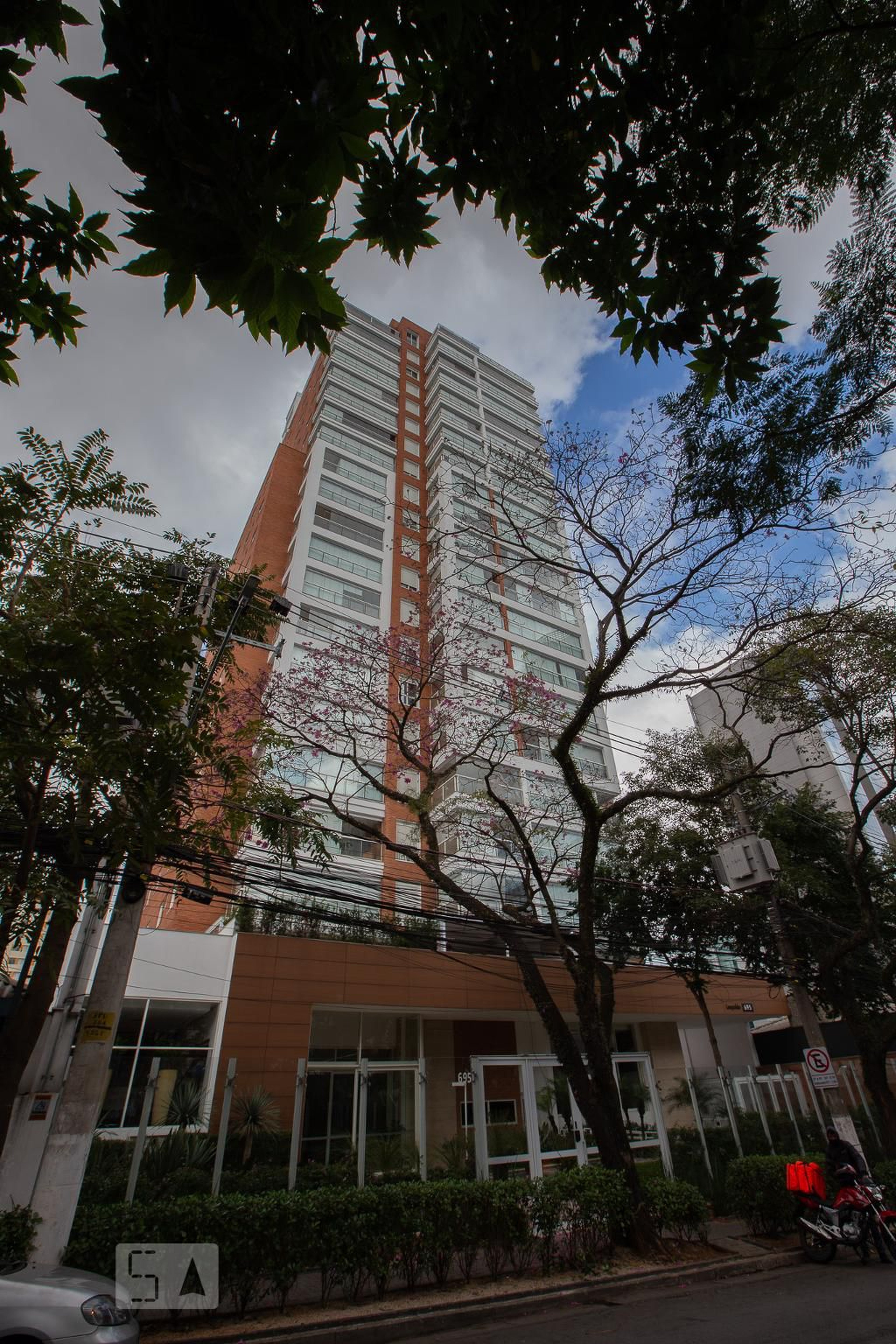 Fachada Condomínio em Rua Leopoldo Couto Magalhães Júnior, 685