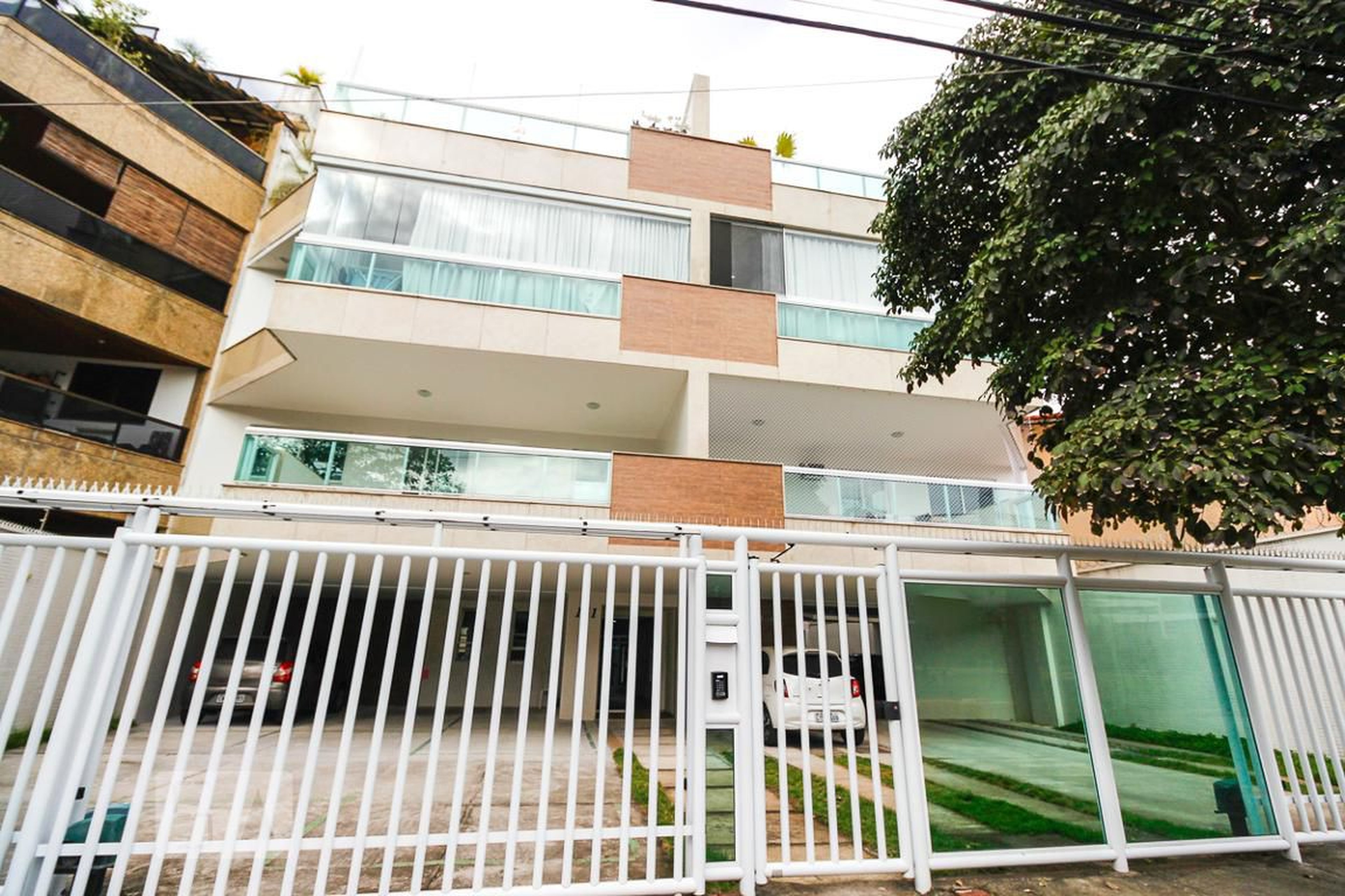 Fachada Condomínio em Rua Professora Isolina Sartore, 161