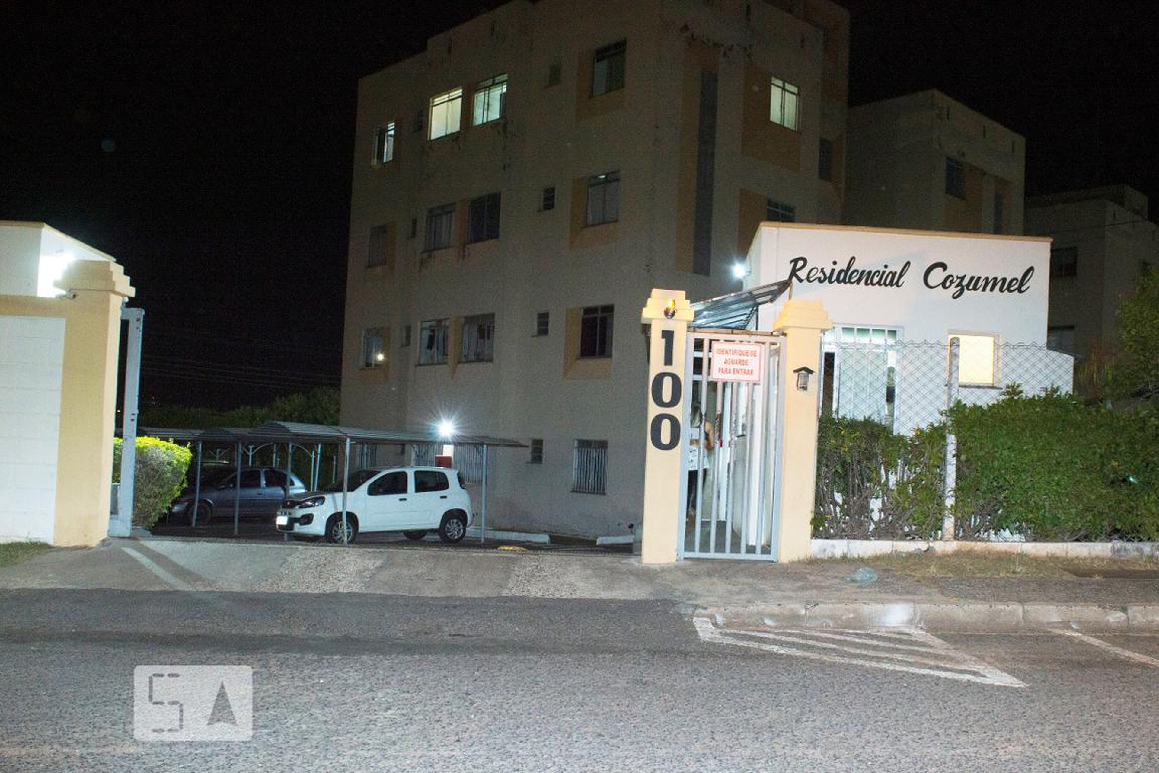 Fachada Condomínio em Praça Renato Humberto Calcagno, 100