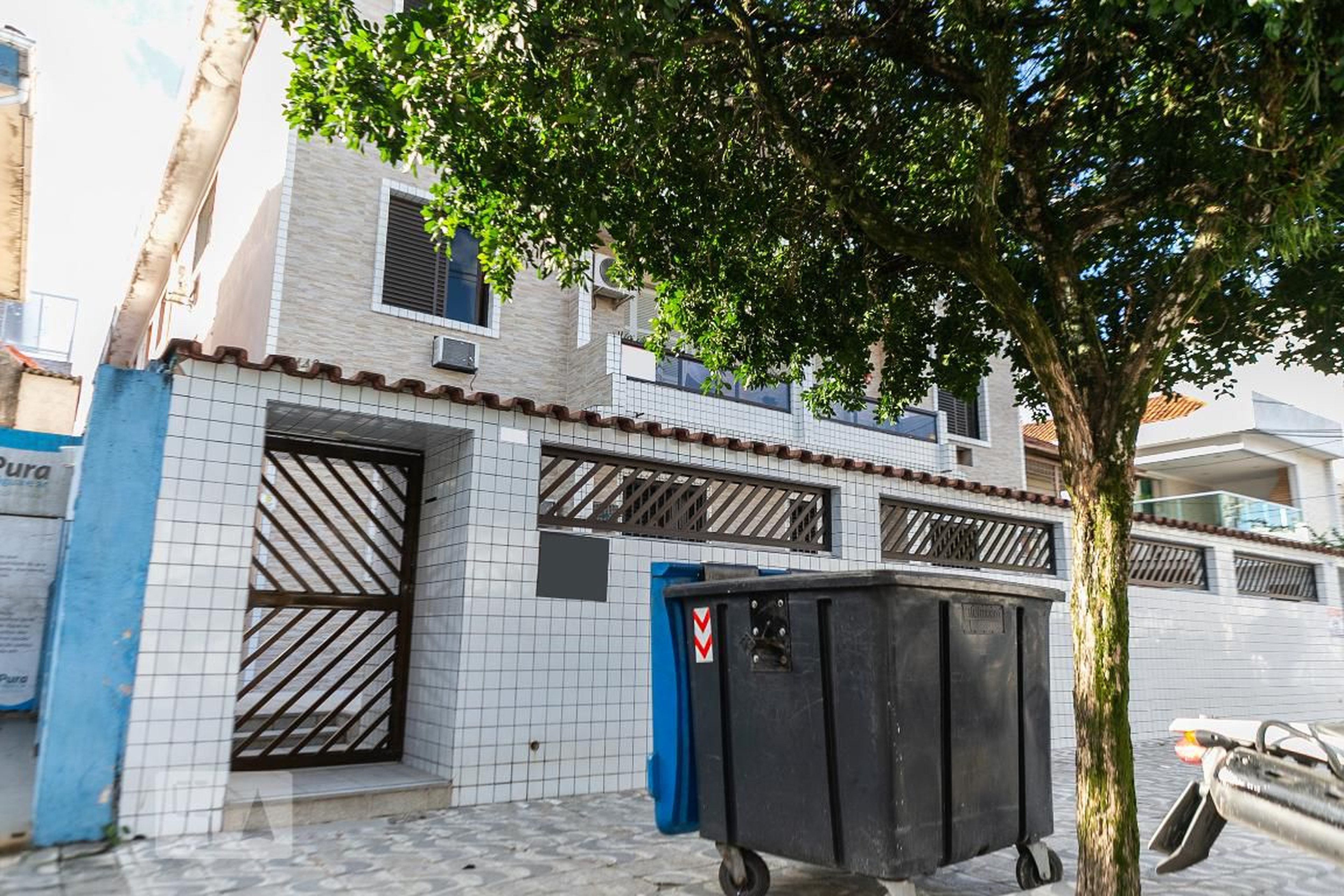 Fachada Condomínio em Rua Pedro Américo, 146