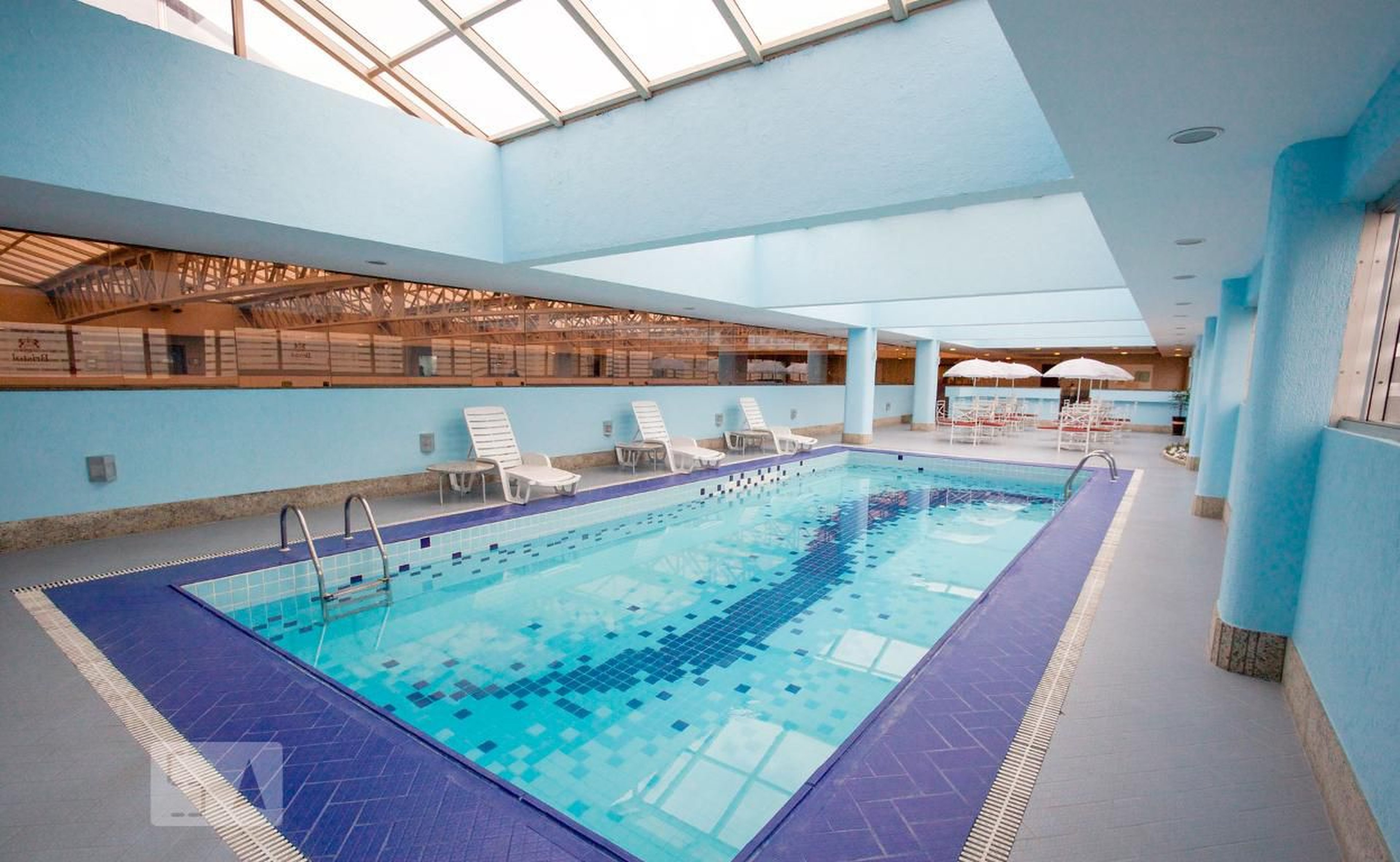 Piscina - Bristol International Hotel
