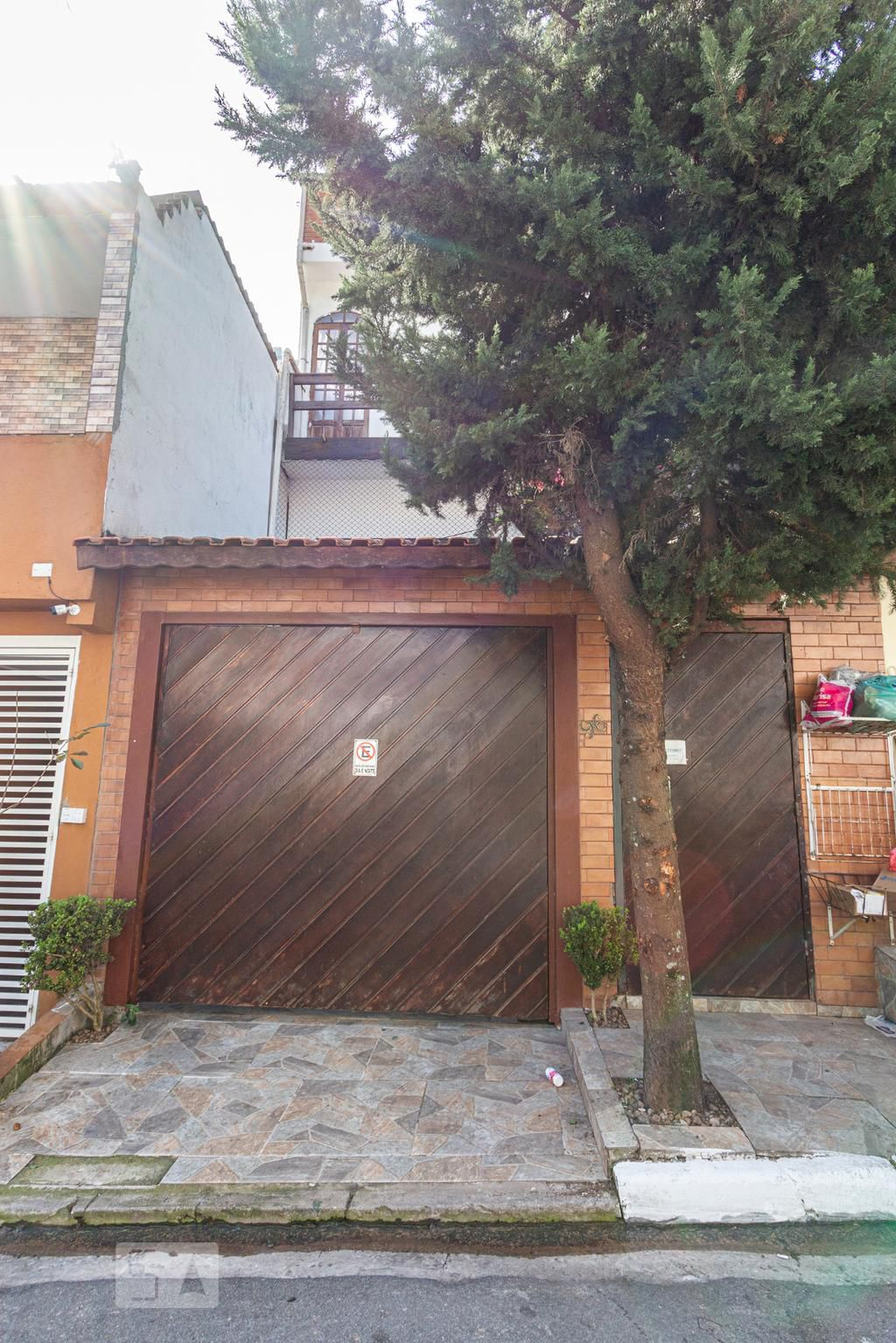 Fachada Condomínio em Rua Joaquim Gomes dos Reis, 96