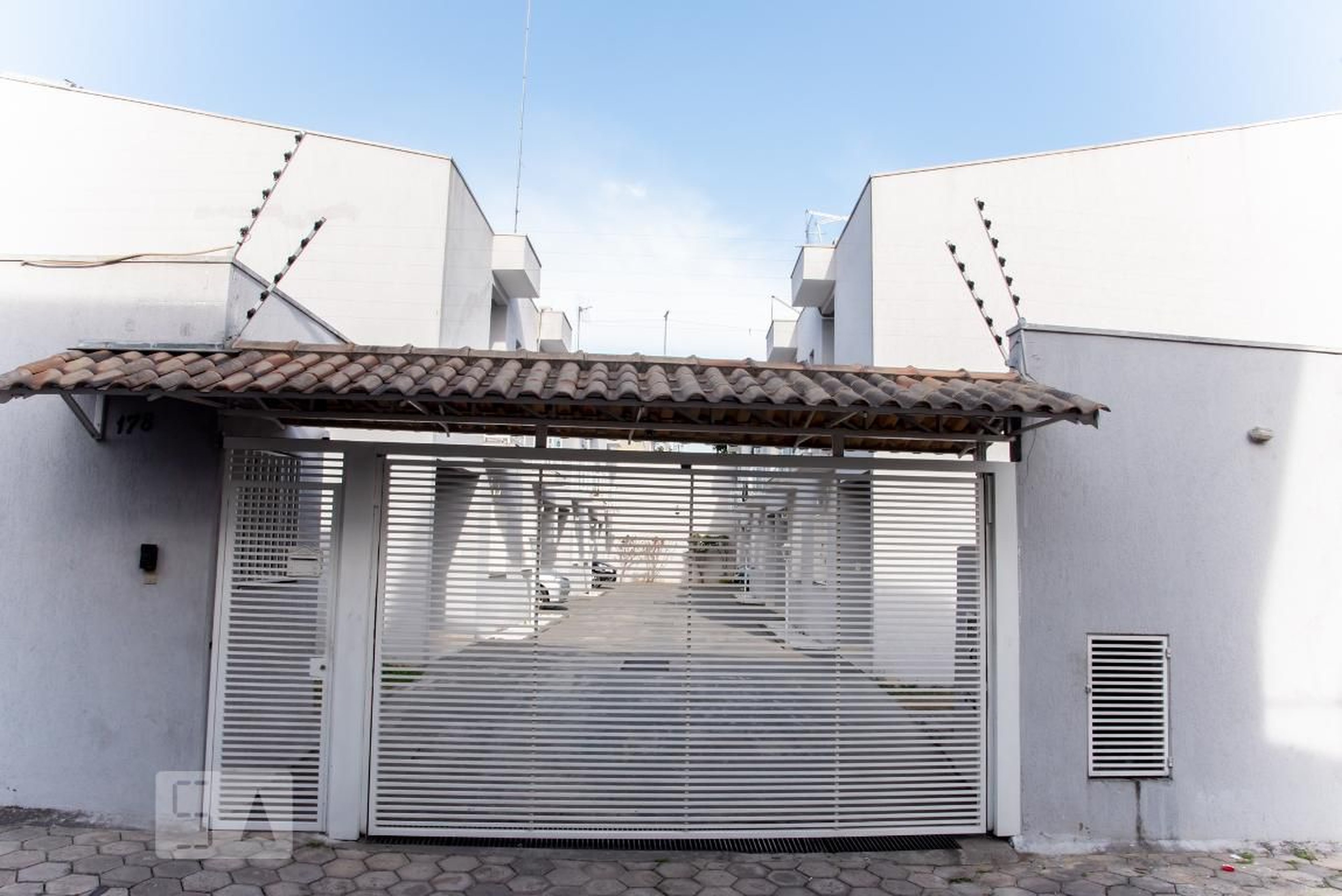 Fachada do Condomínio Condomínio em Rua Alfredo Costa, 178