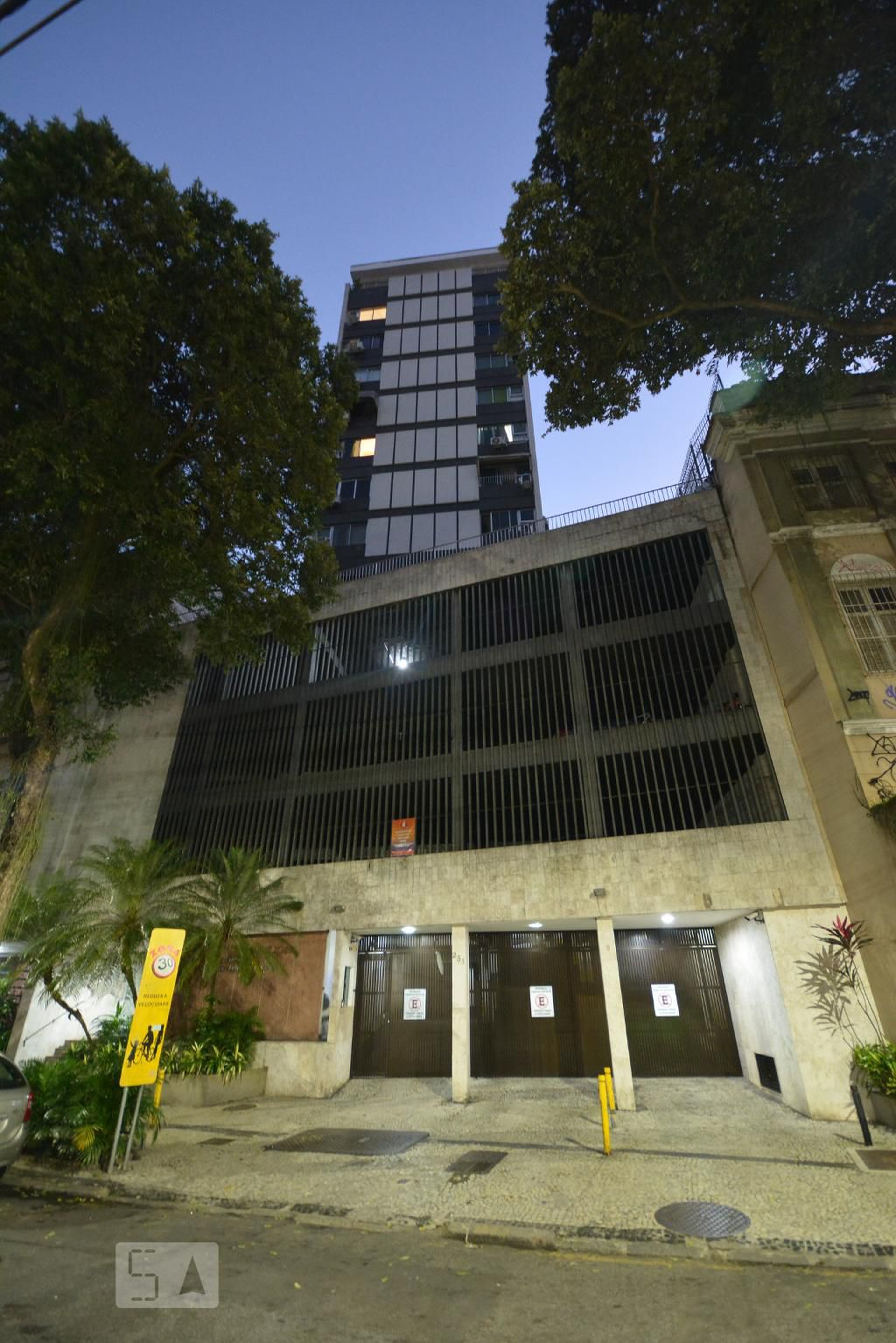 Fachada do Prédio Condomínio Bandeirante Bernardo Vieira de Melo