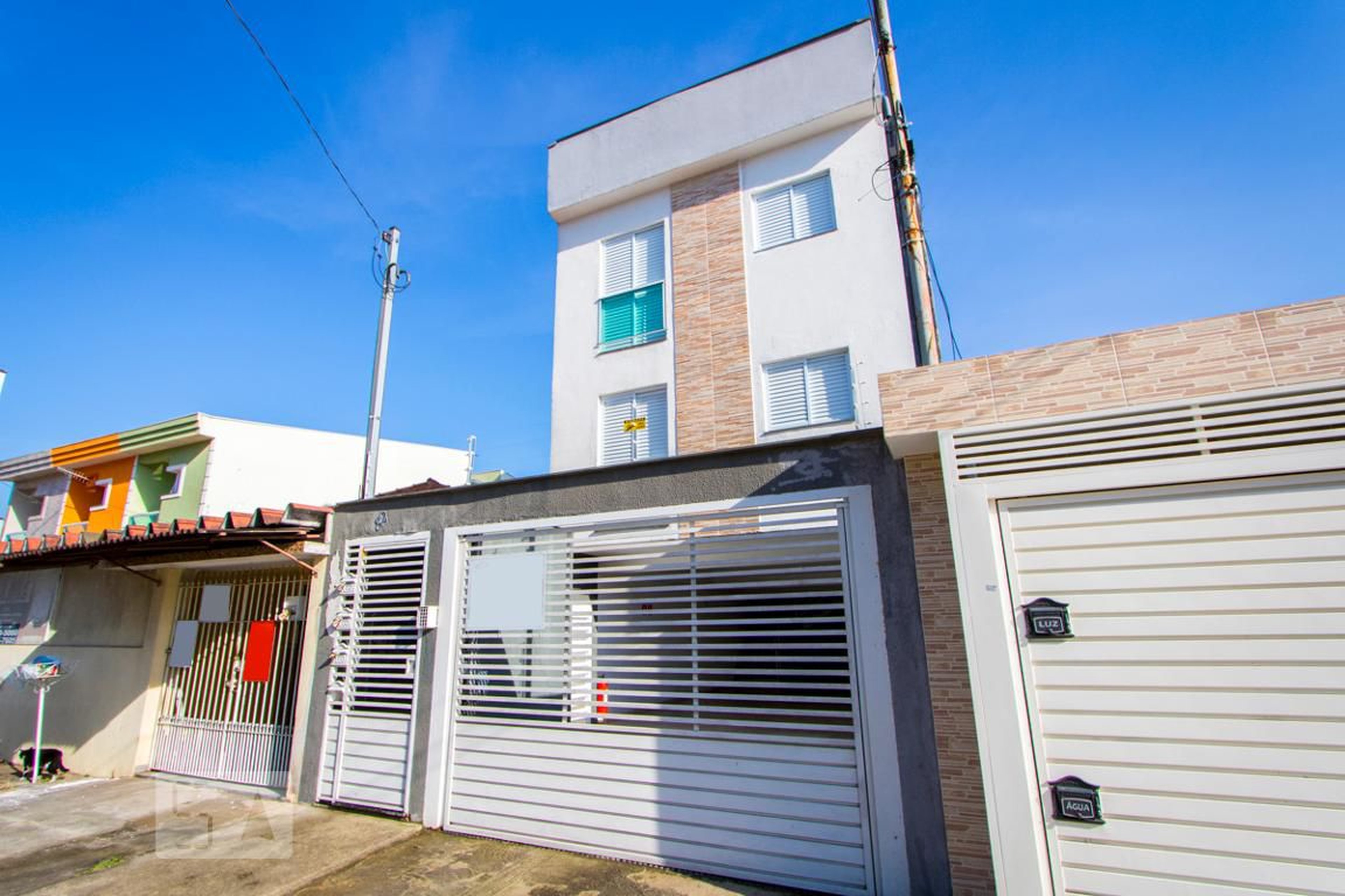 Fachada Condomínio em Rua das Begônias, 82