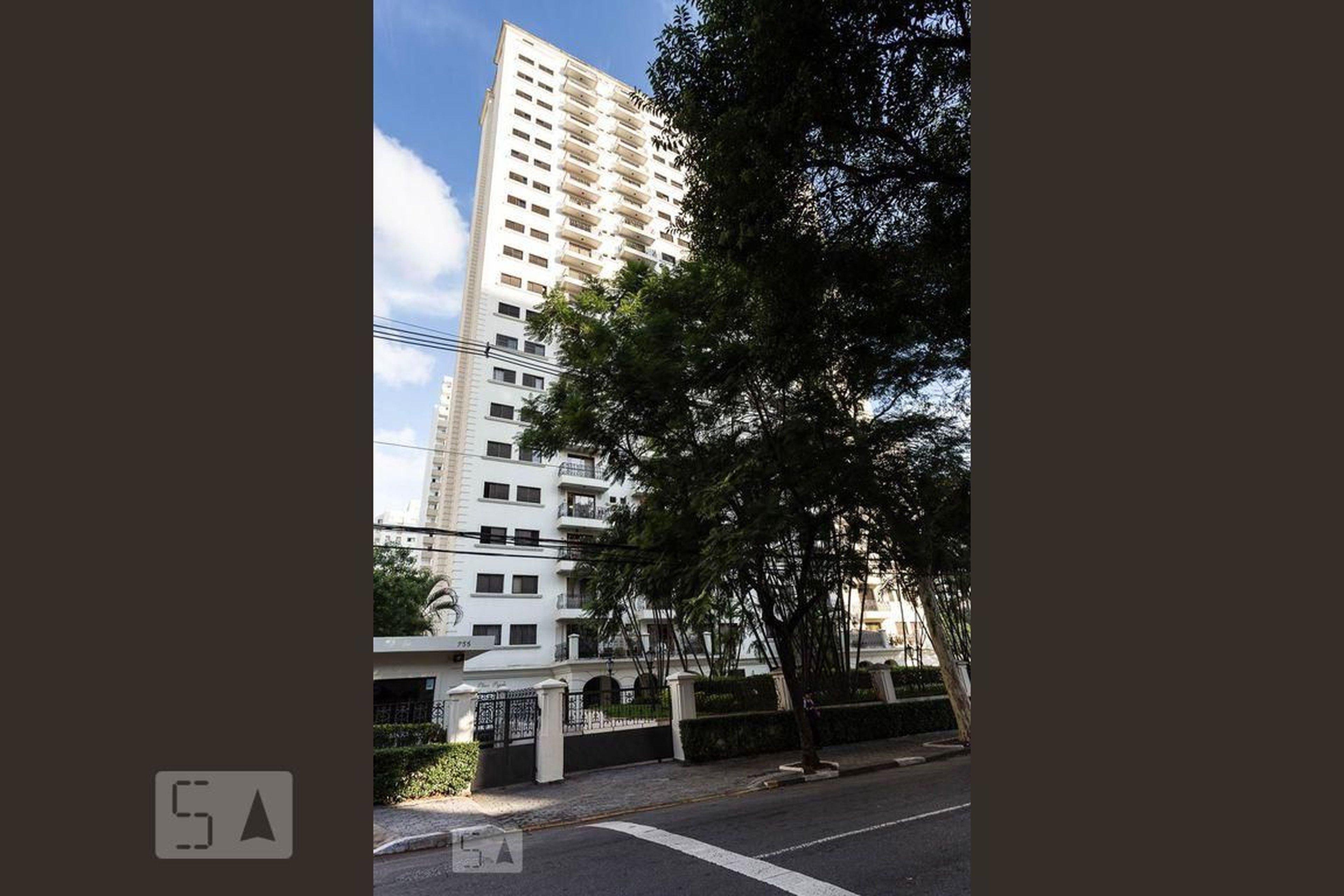 Fachada Condomínio em Alameda Jauaperi, 756