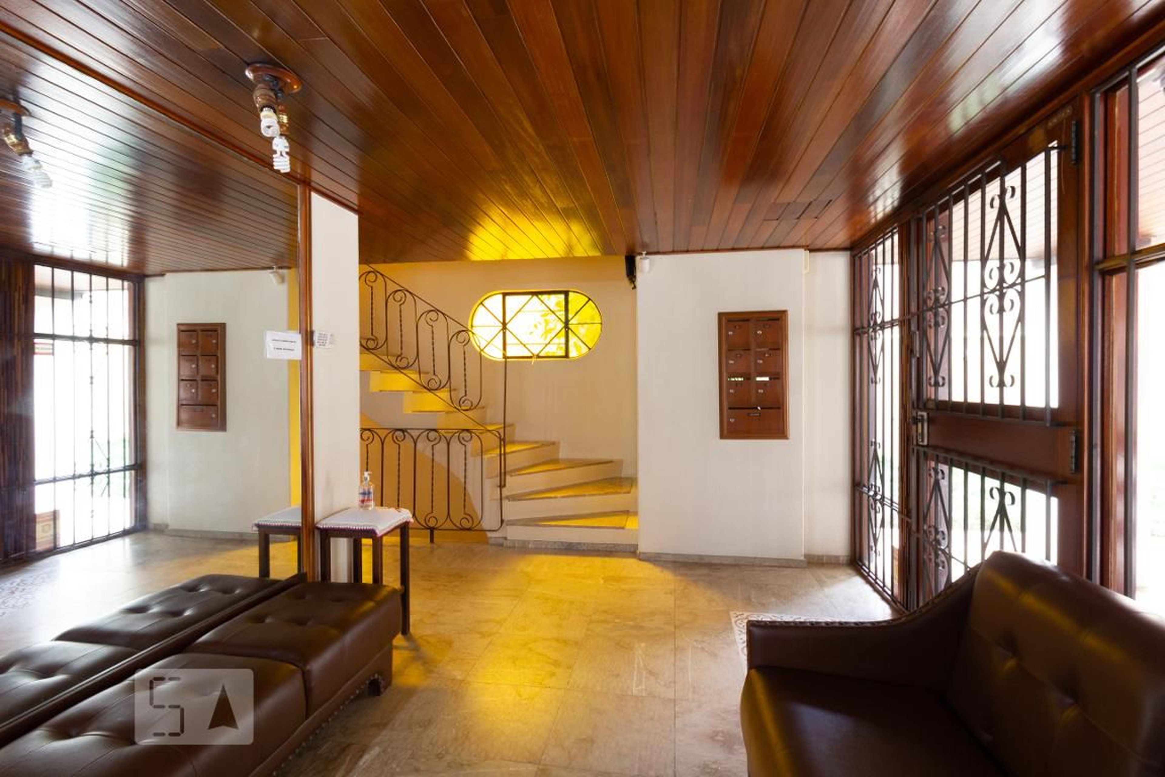 Hall de Entrada Condomínio em Rua Corcovado, 10